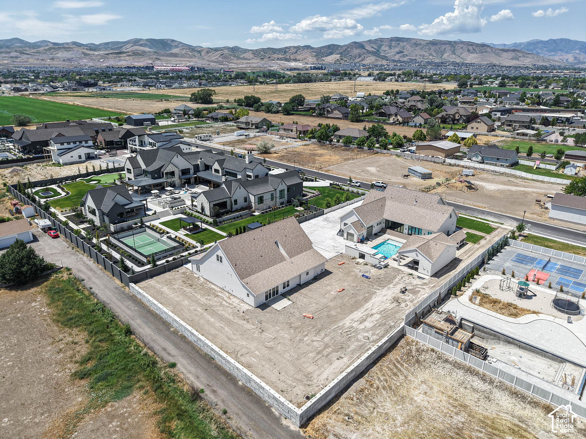 main property photo 23