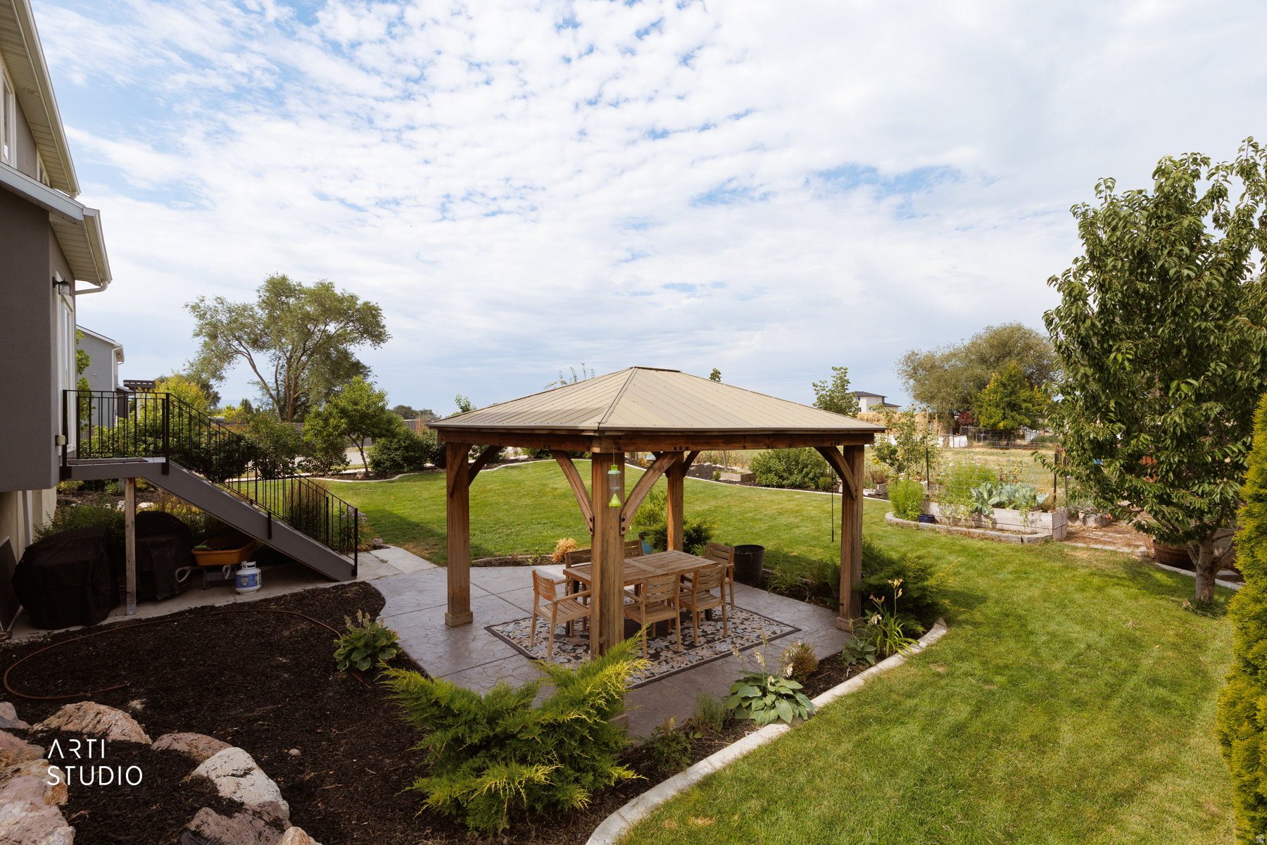 main property photo 28