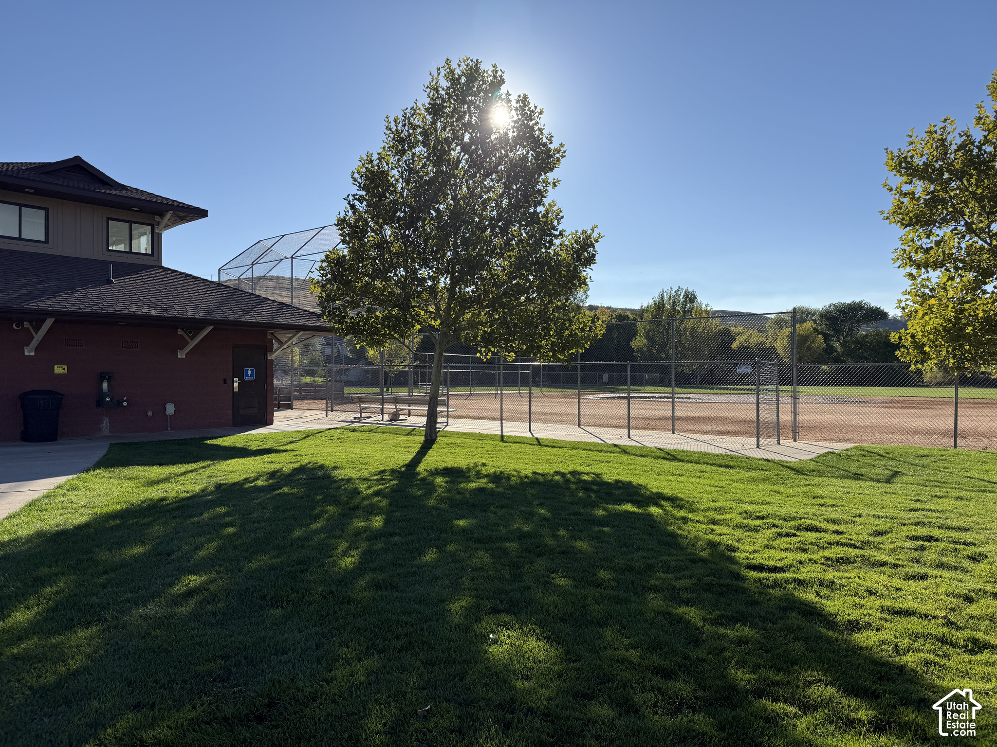 main property photo 28