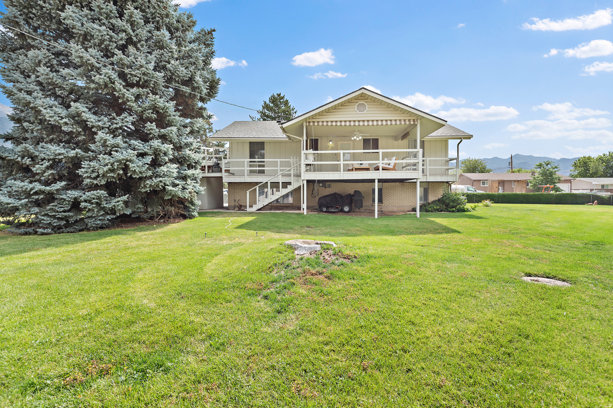 main property photo 23