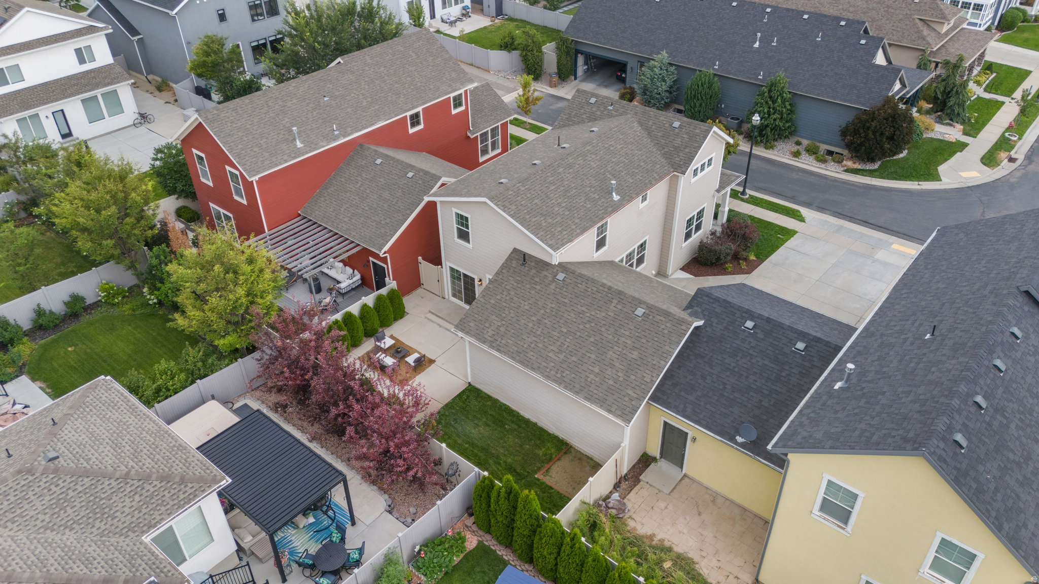 main property photo 45