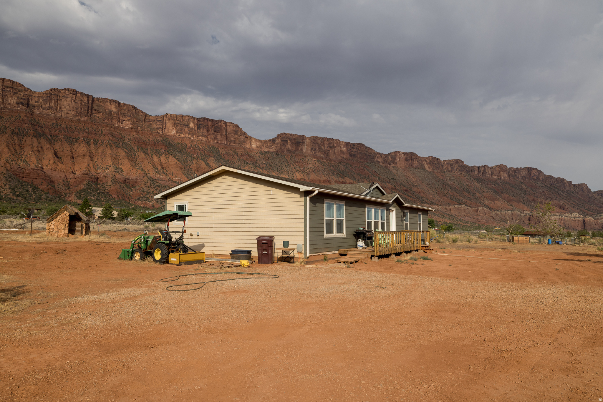 main property photo 28