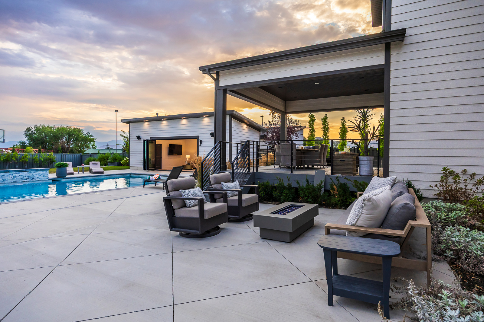 main property photo 99
