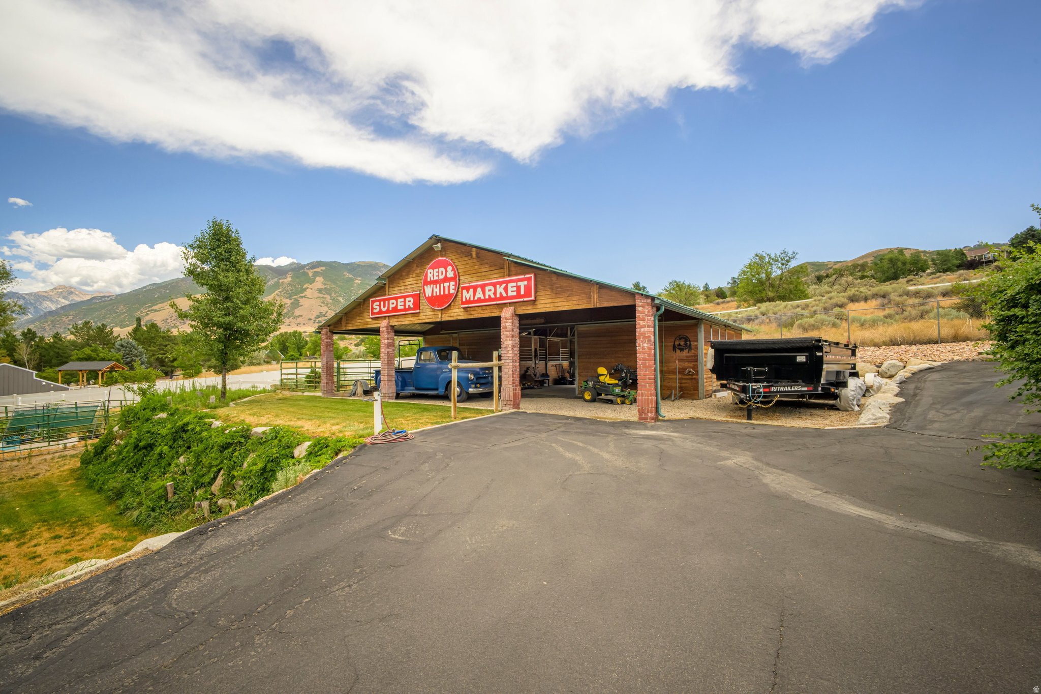 main property photo 19