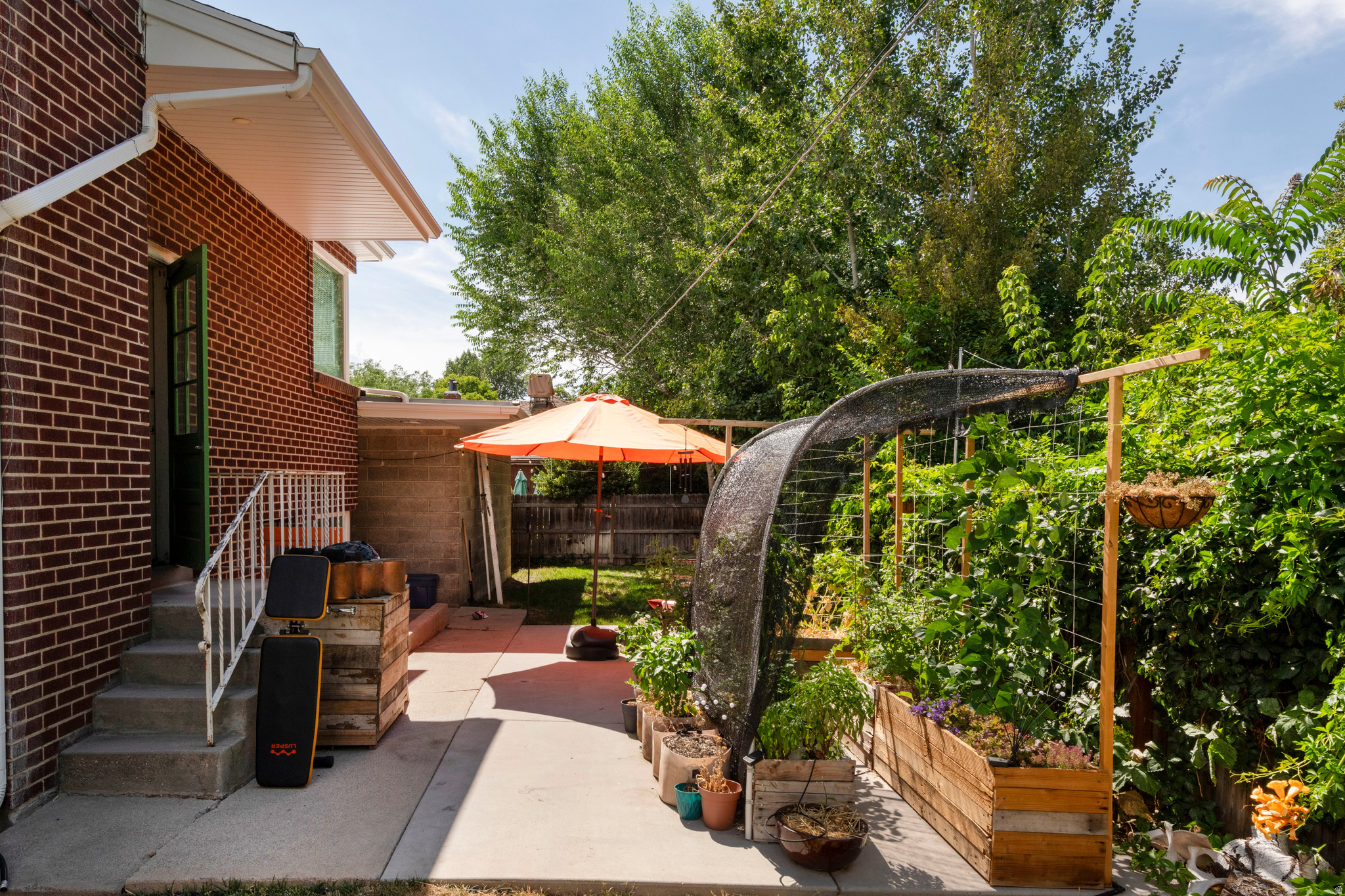 main property photo 16