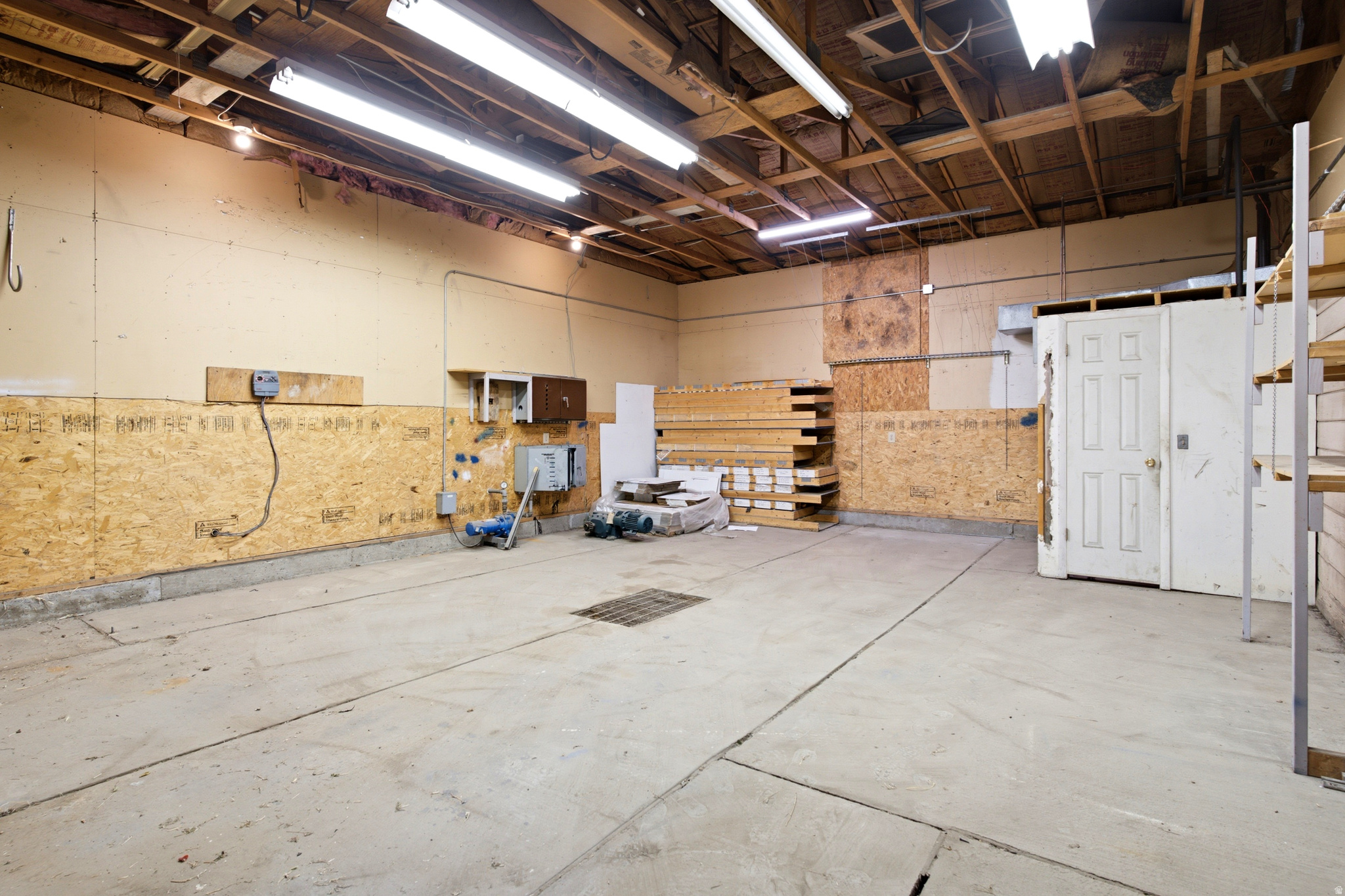 main property photo 28