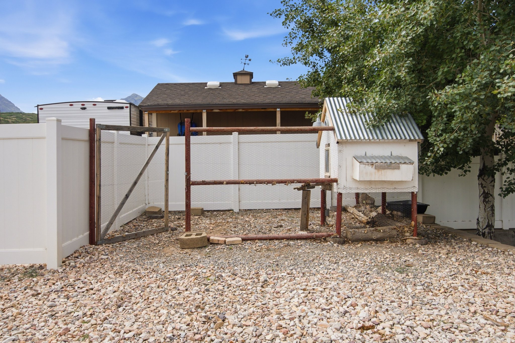 main property photo 50