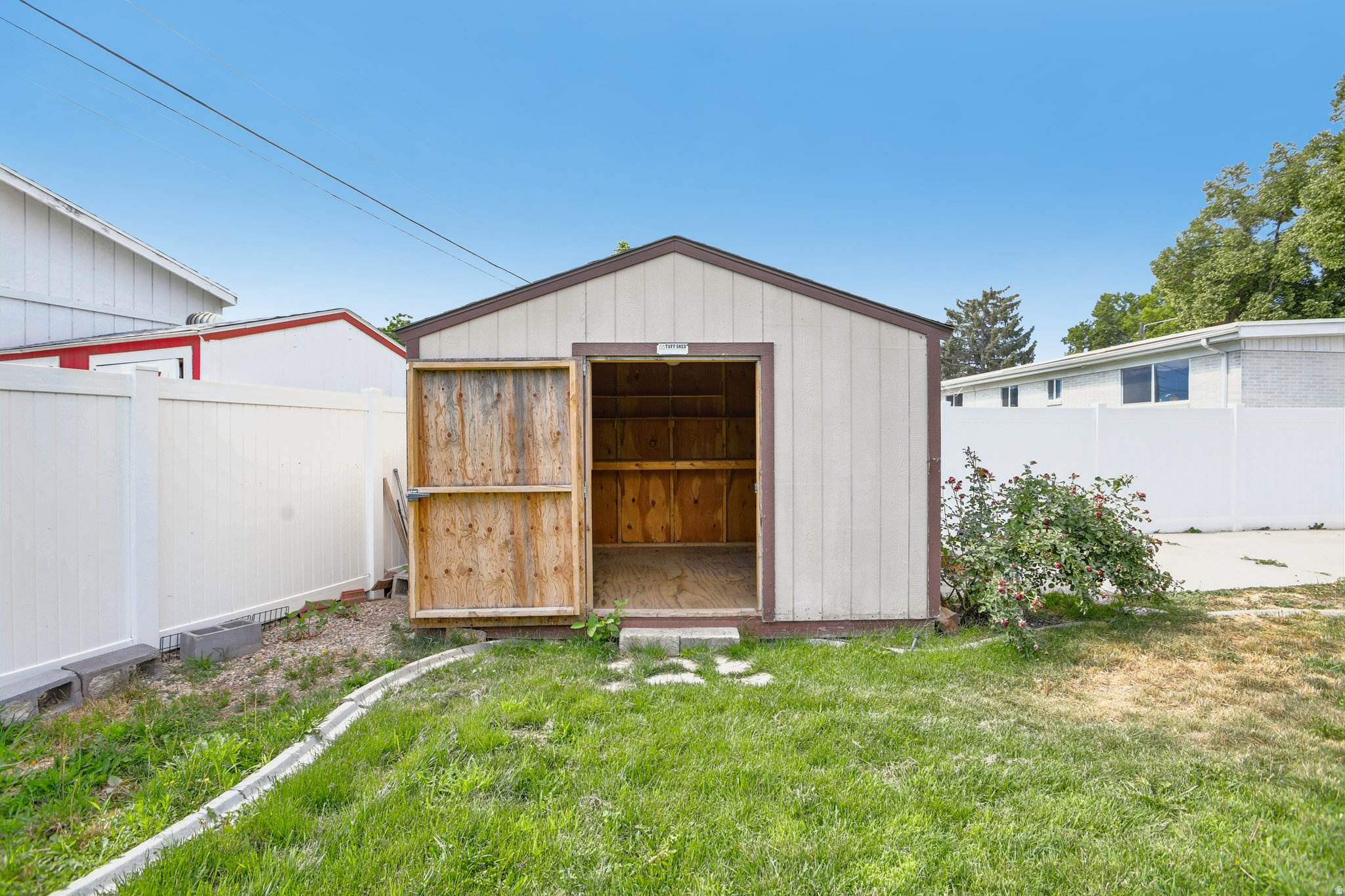 main property photo 20