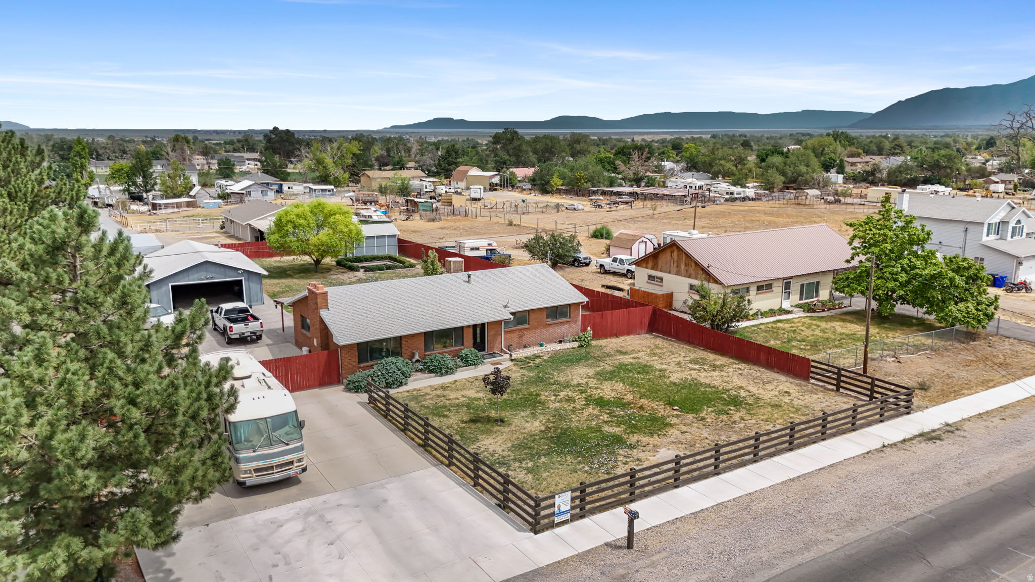 main property photo 28