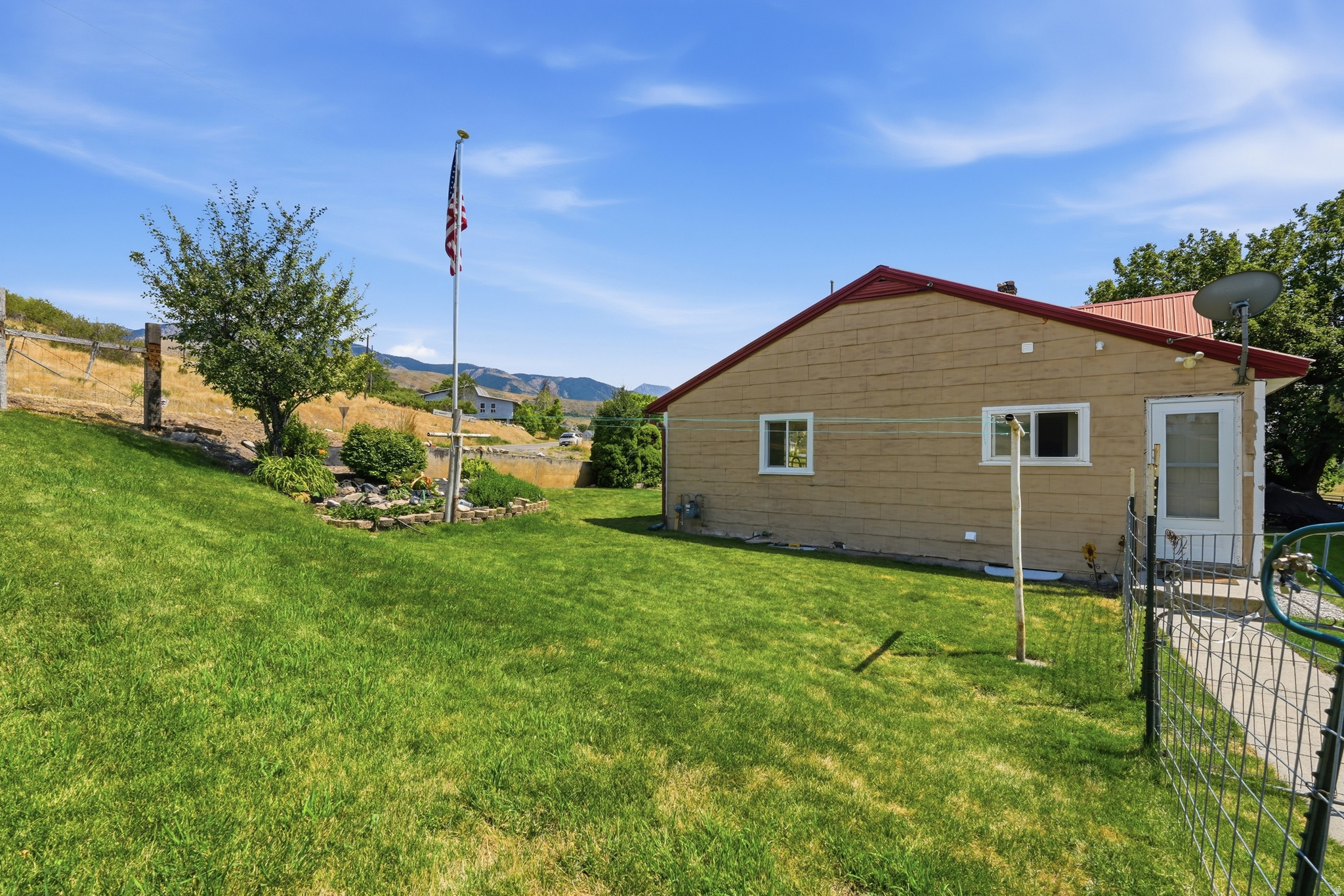main property photo 23