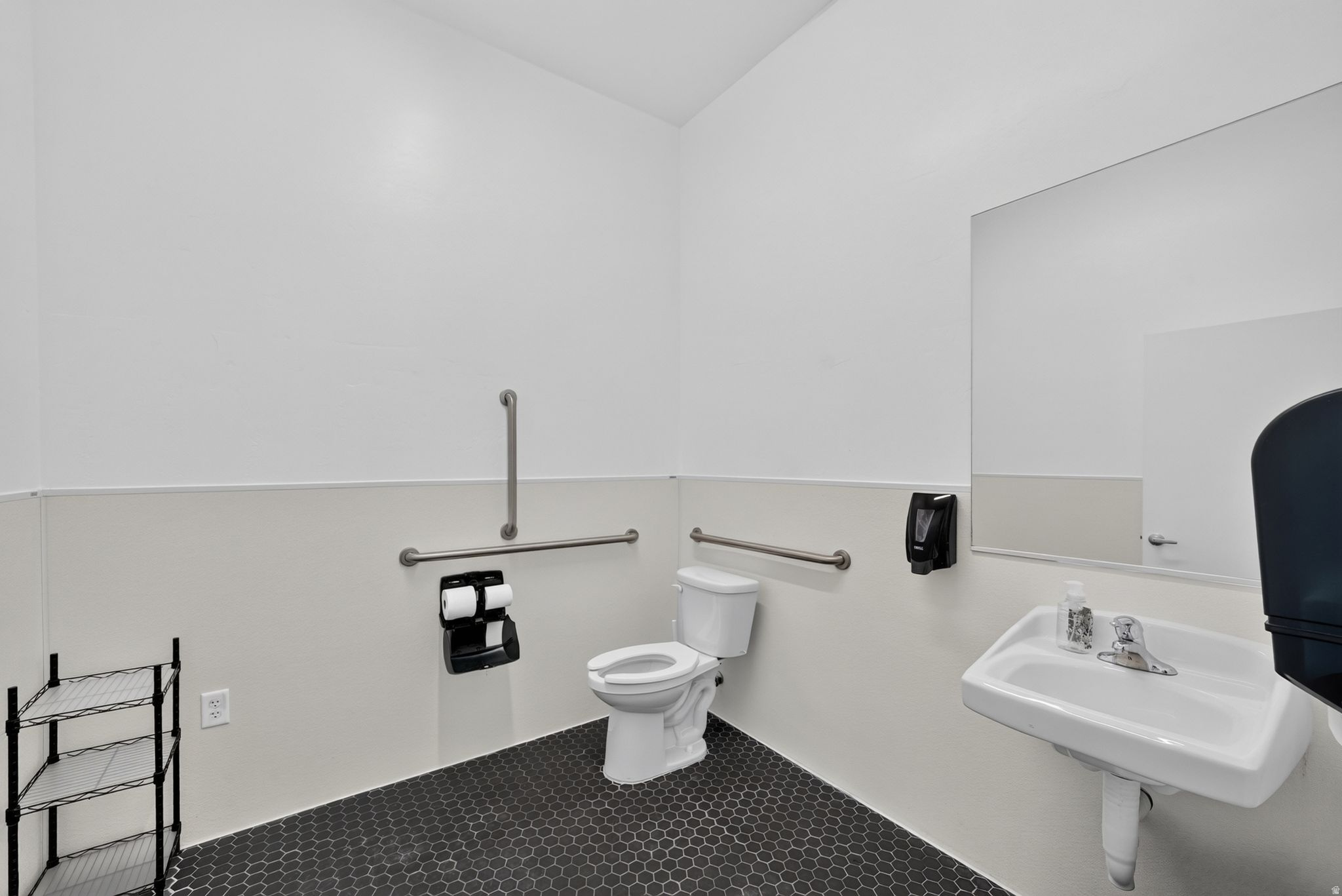 main property photo 35