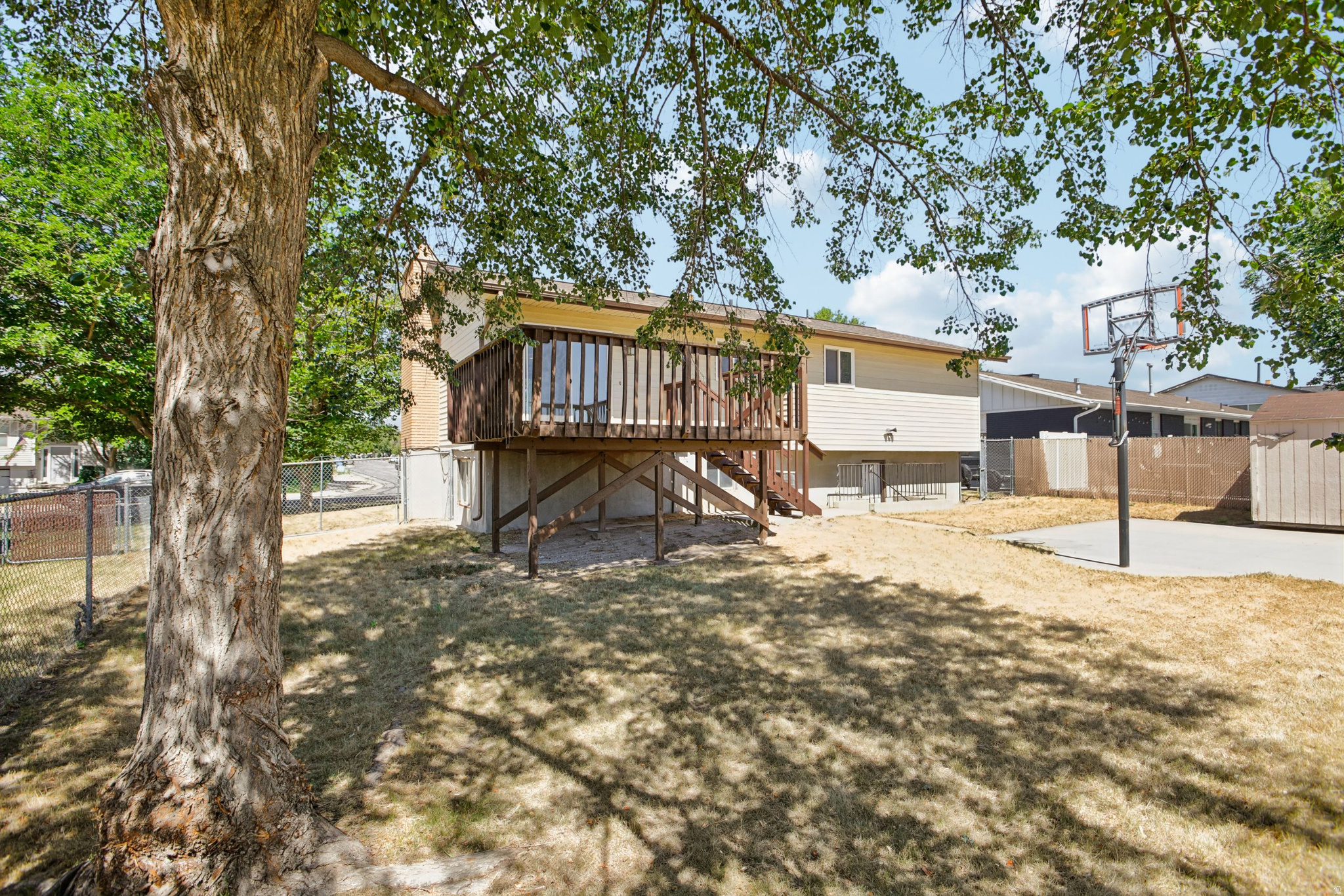 main property photo 27