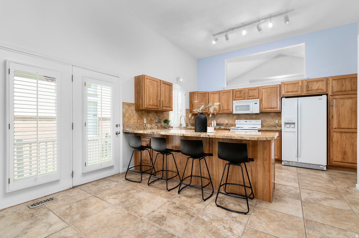 main property photo 9