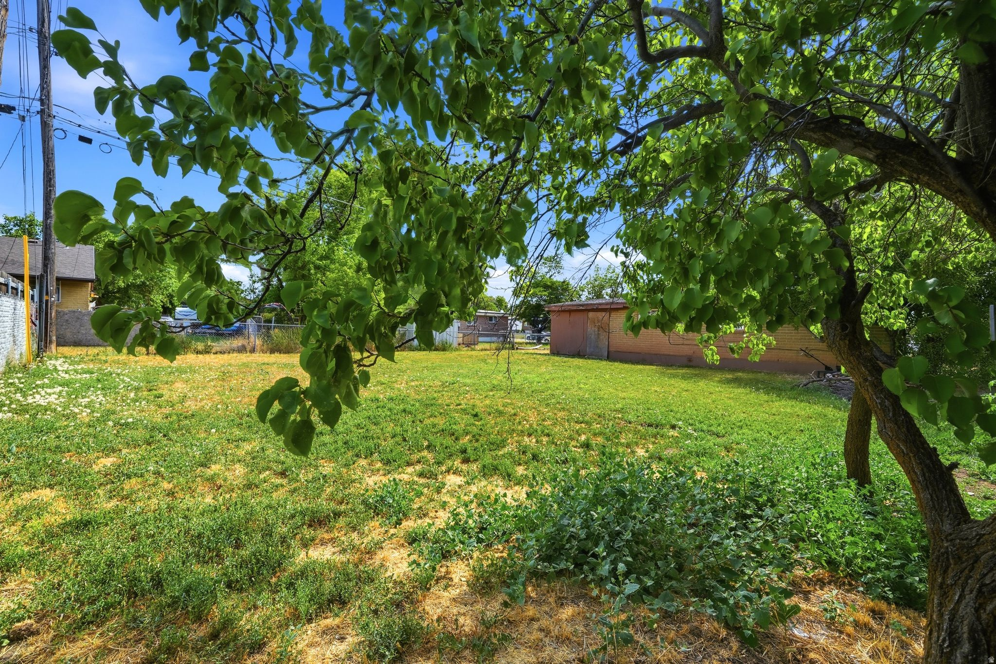 main property photo 16