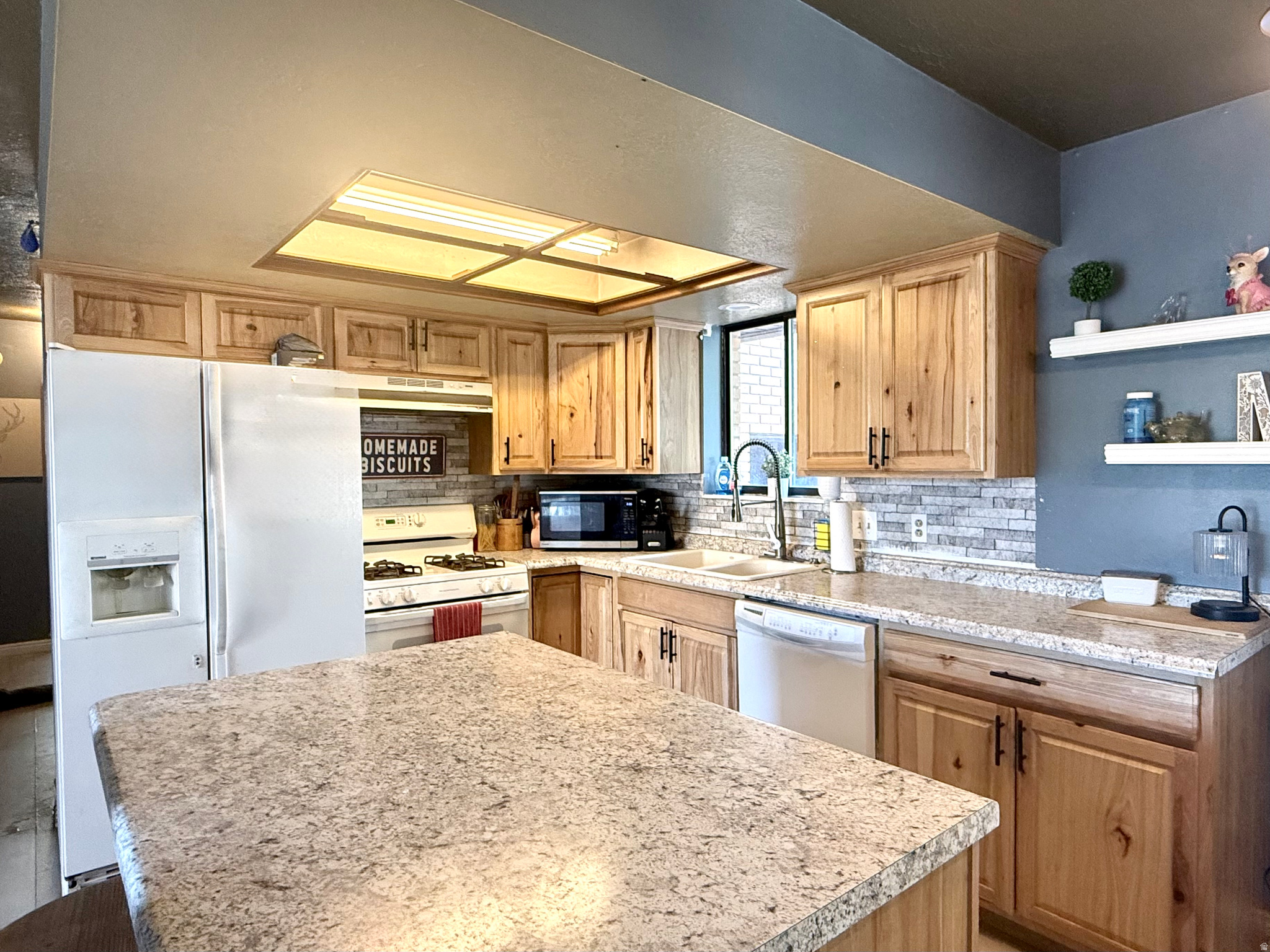 main property photo 7