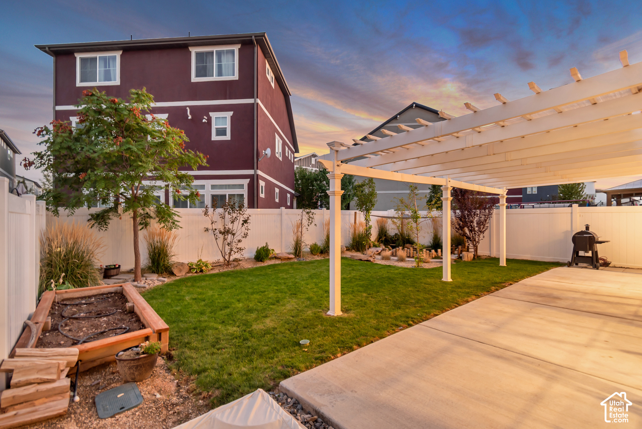 main property photo 13