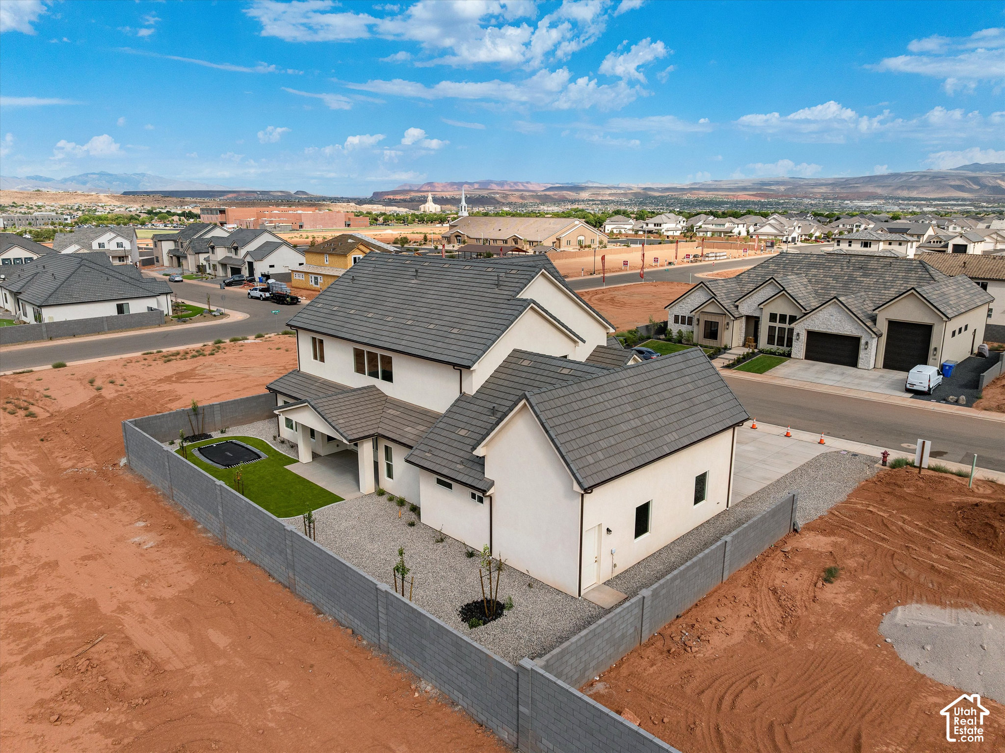 main property photo 40