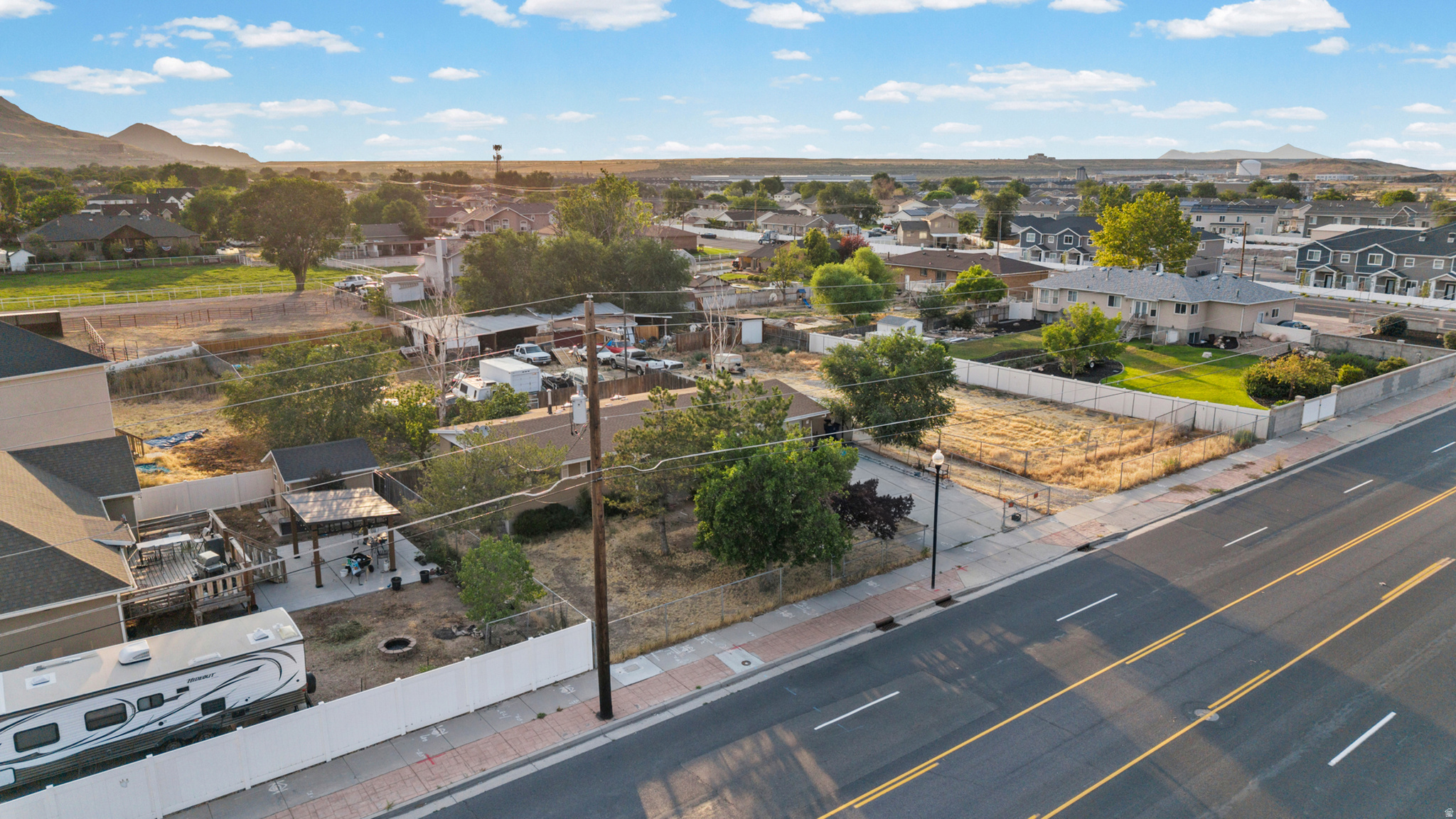 main property photo 32