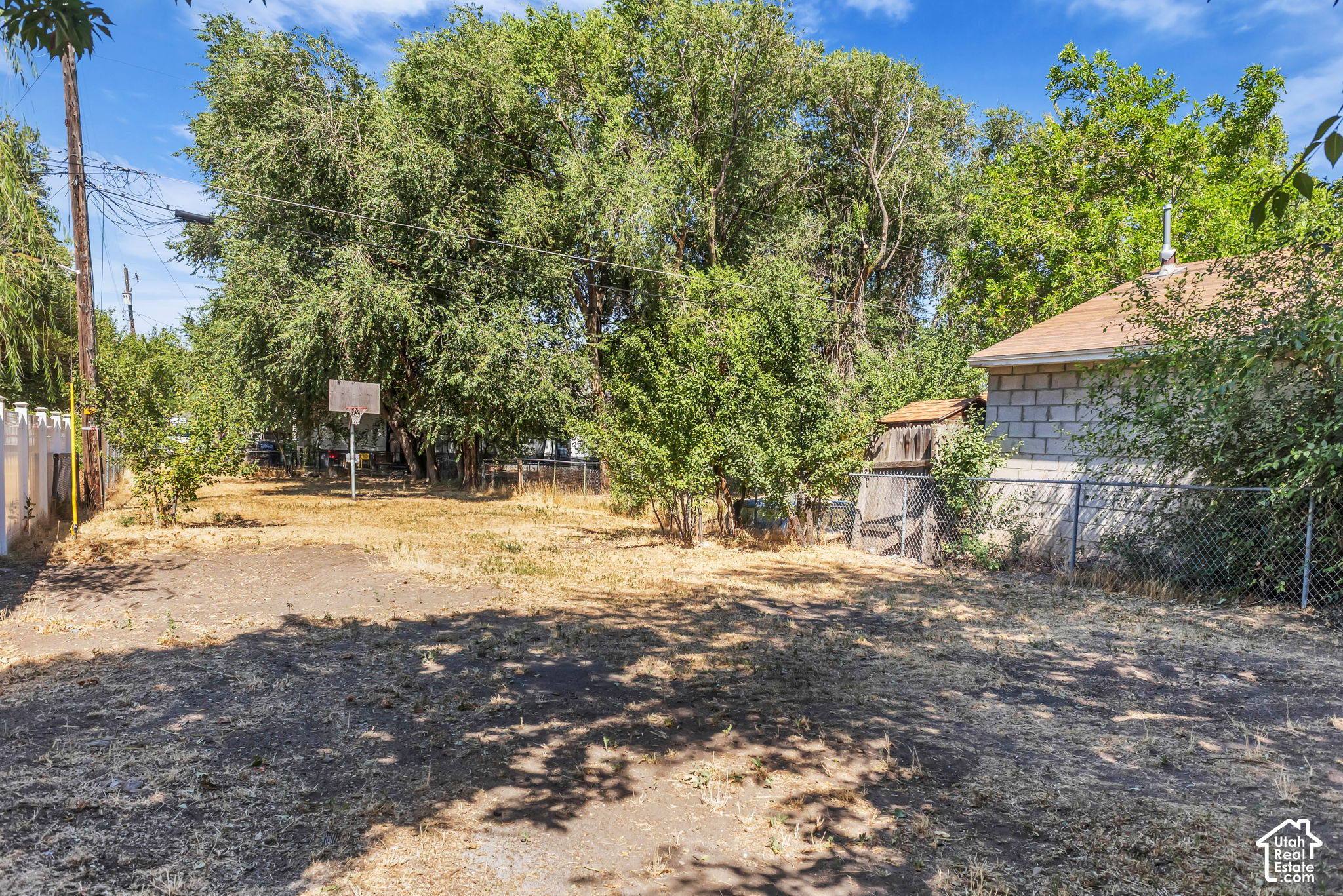 main property photo 28