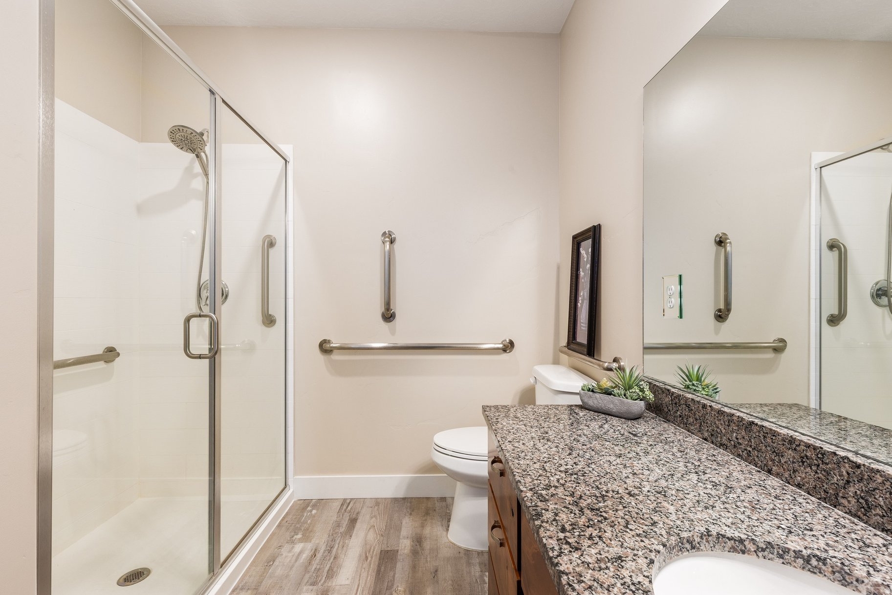 main property photo 11