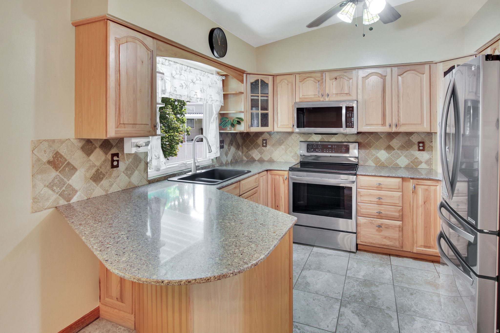 main property photo 4