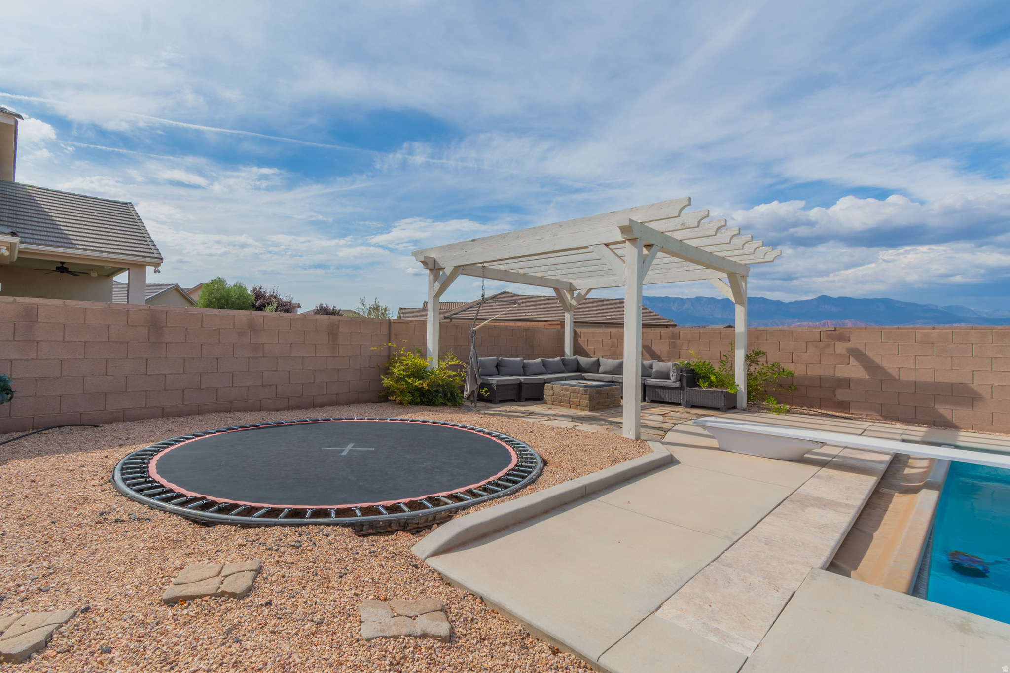 main property photo 50