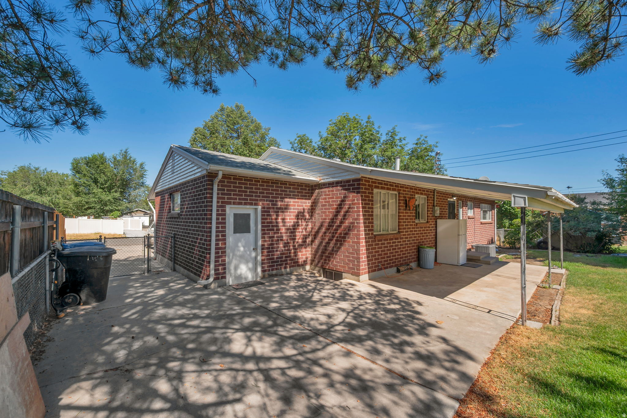 main property photo 40