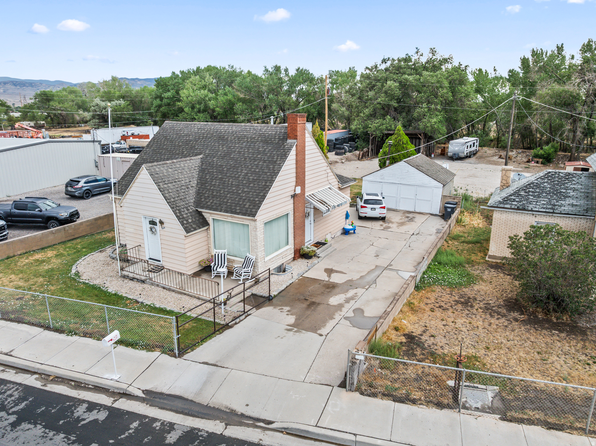 main property photo 6