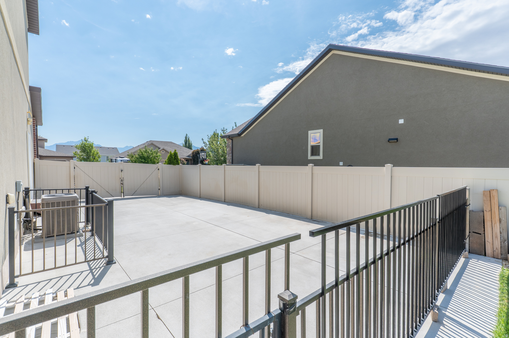 main property photo 45