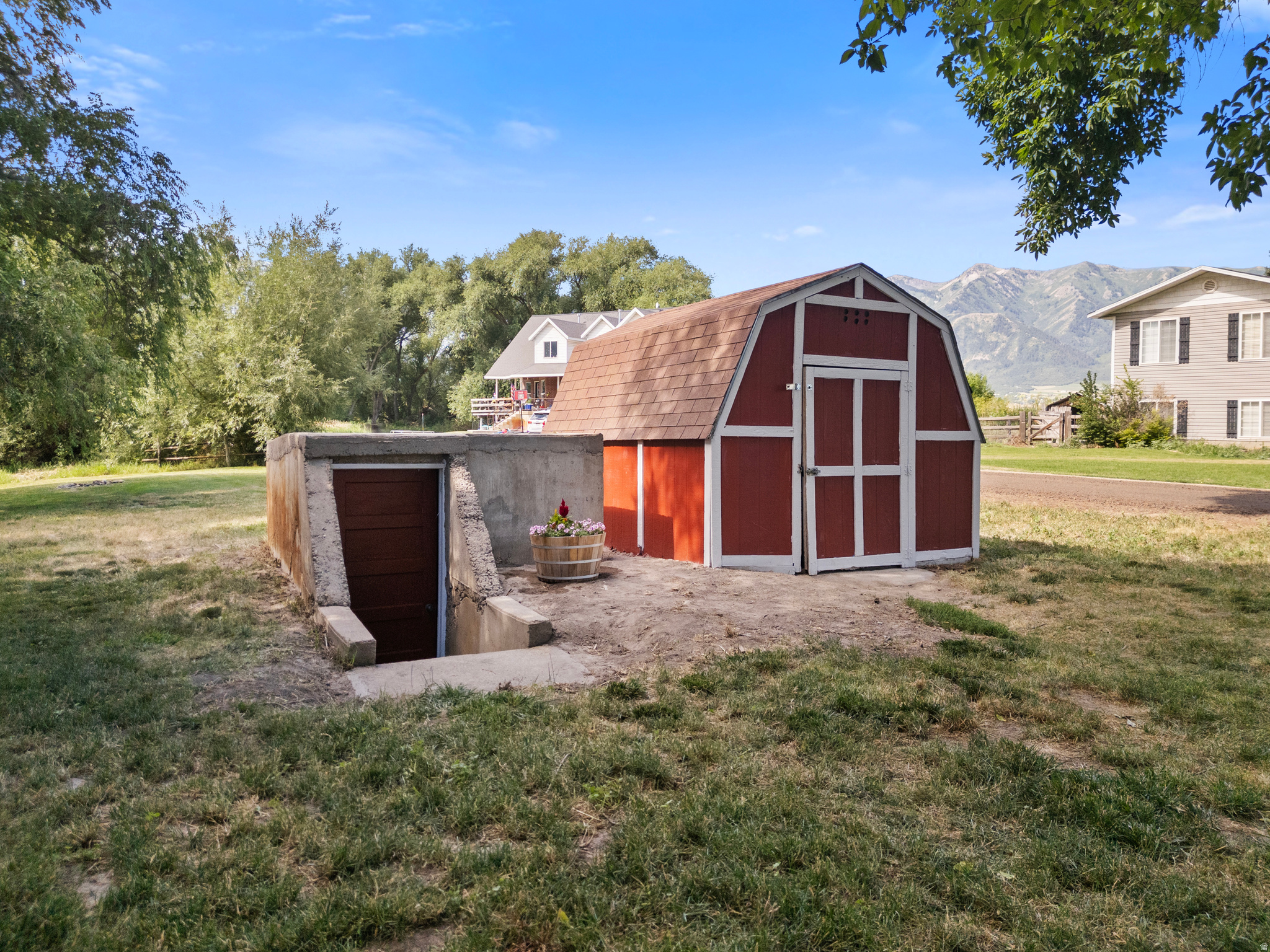 main property photo 39
