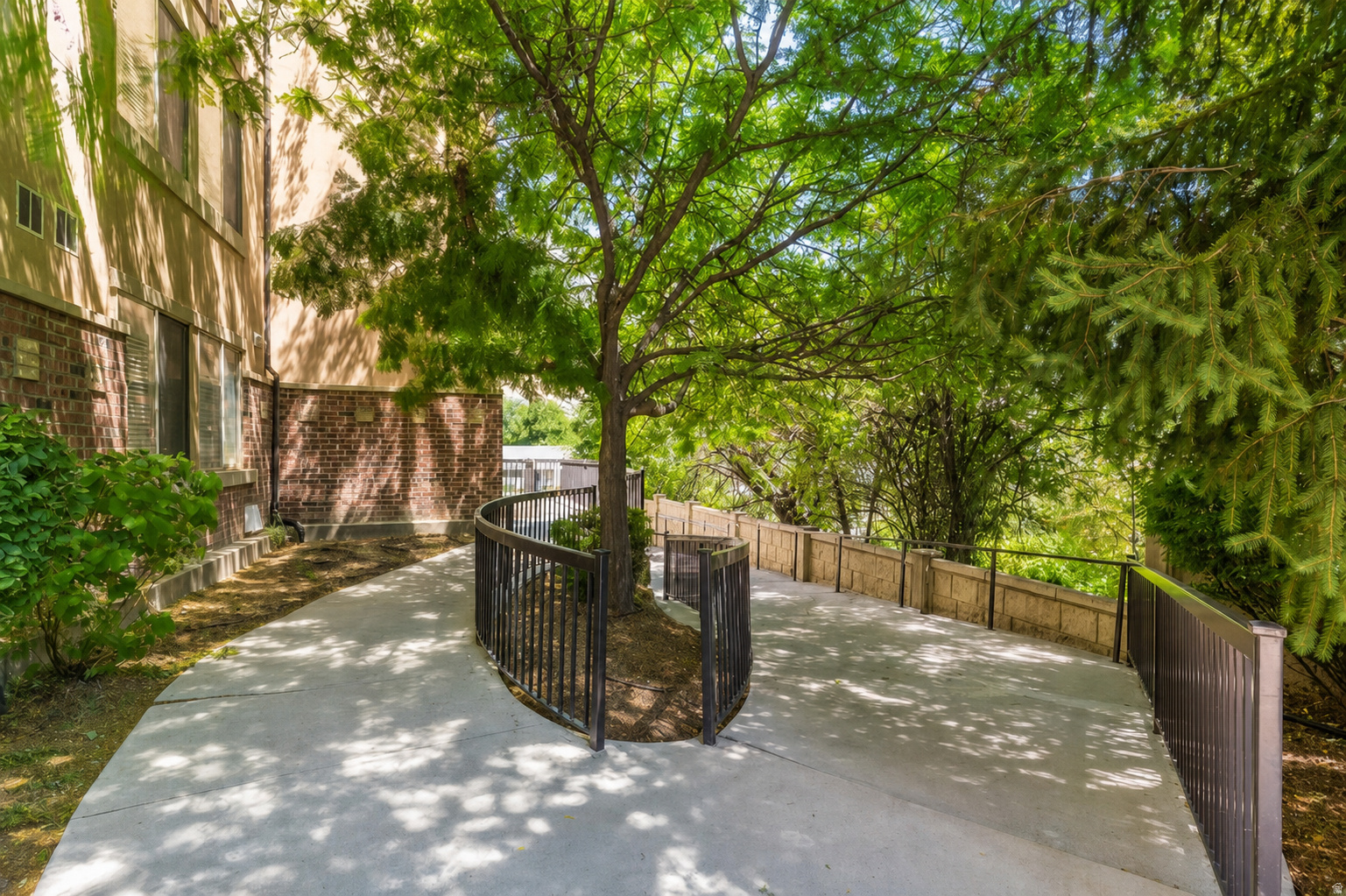 main property photo 28