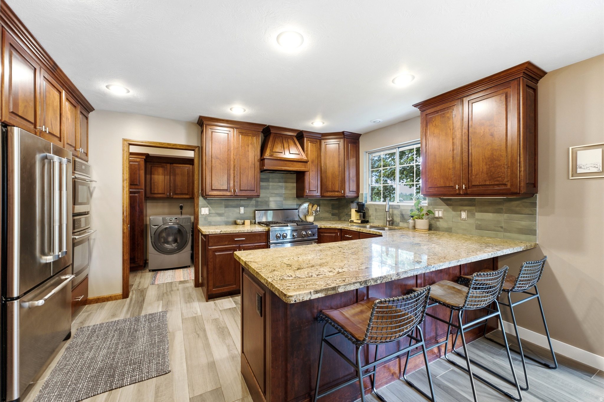 main property photo 7