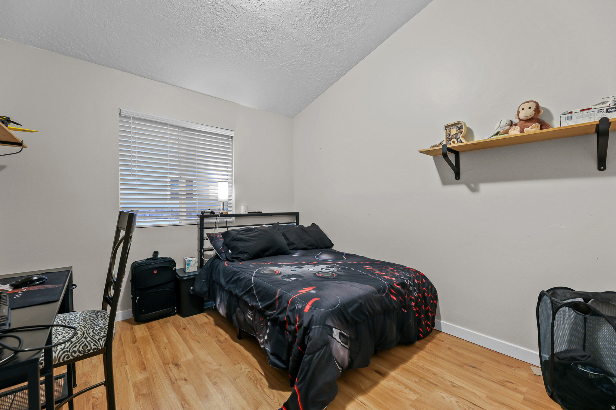 main property photo 17