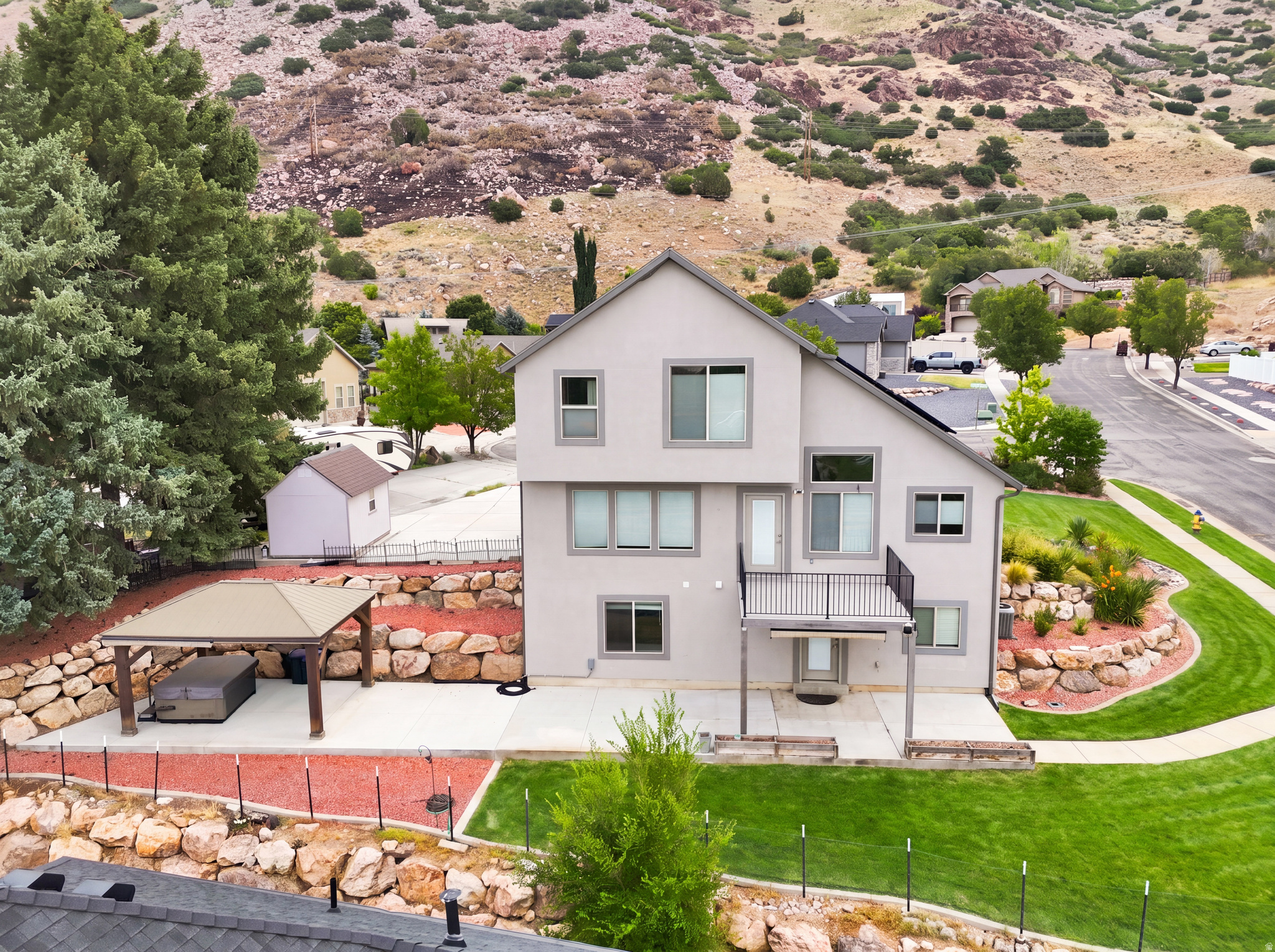 main property photo 25