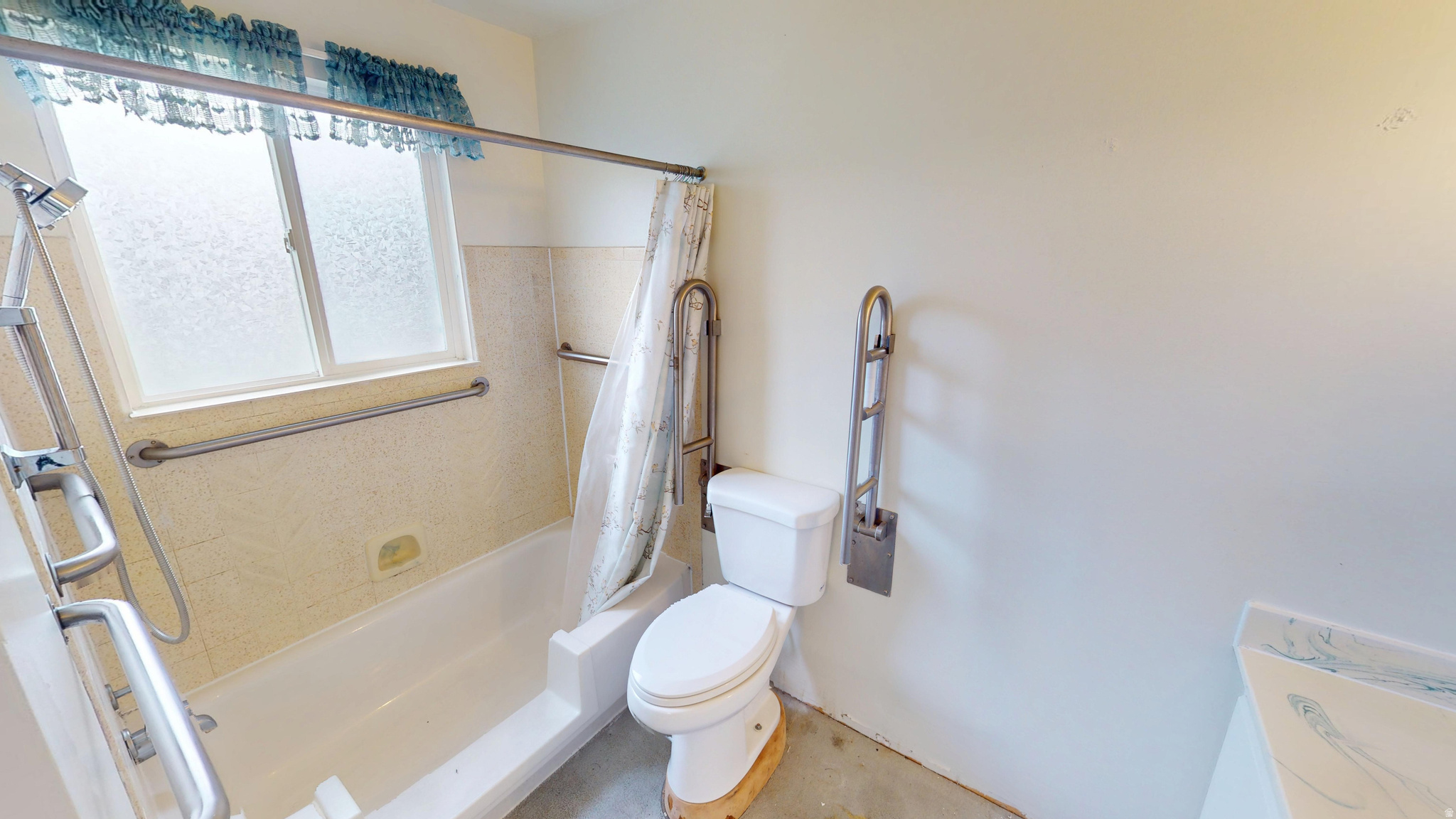main property photo 9