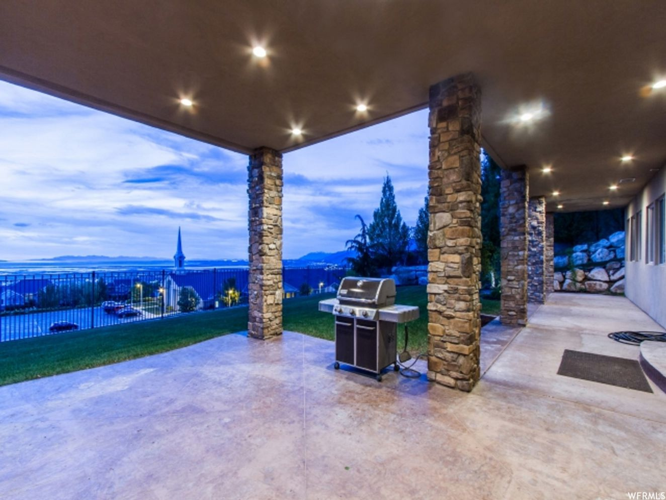 main property photo 38