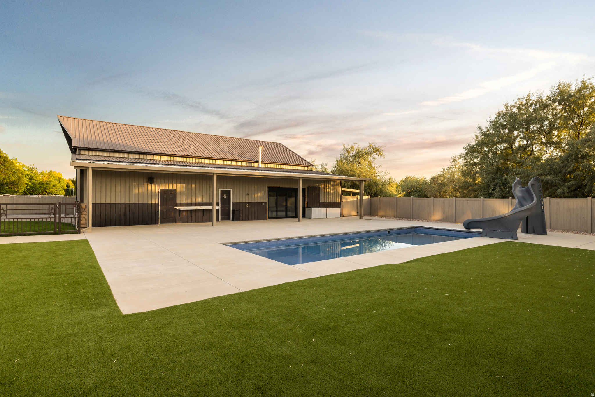 main property photo 19