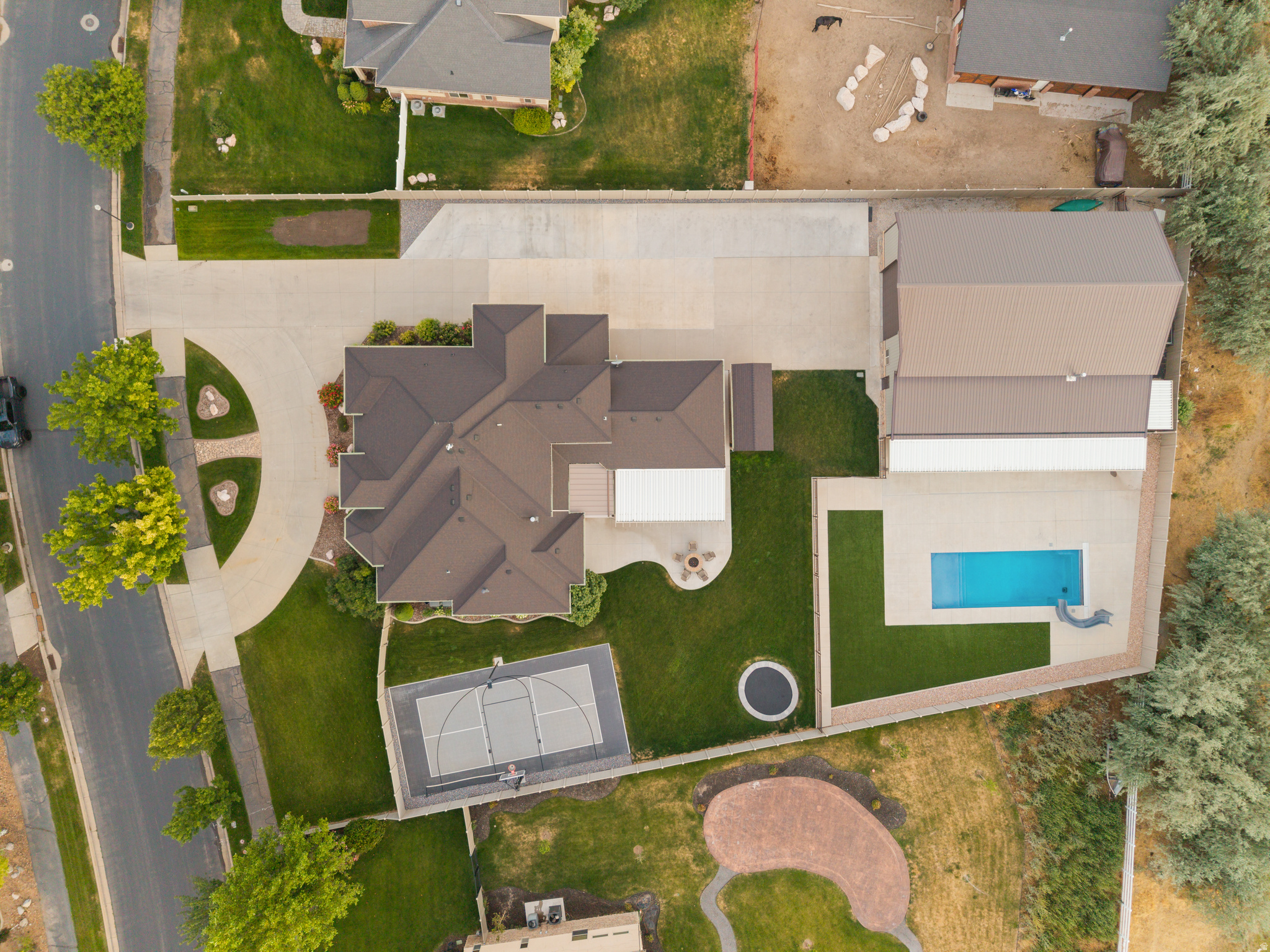 main property photo 4