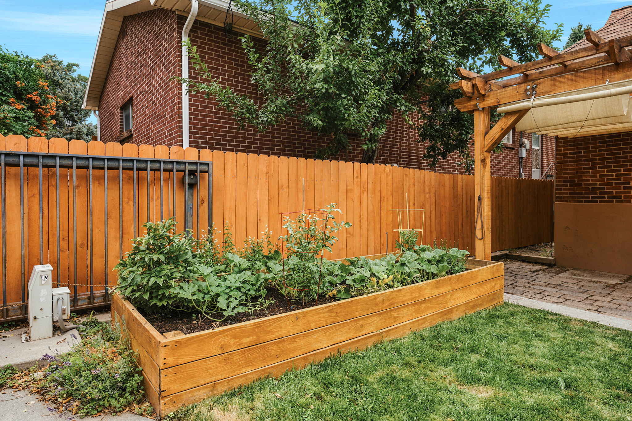 main property photo 40
