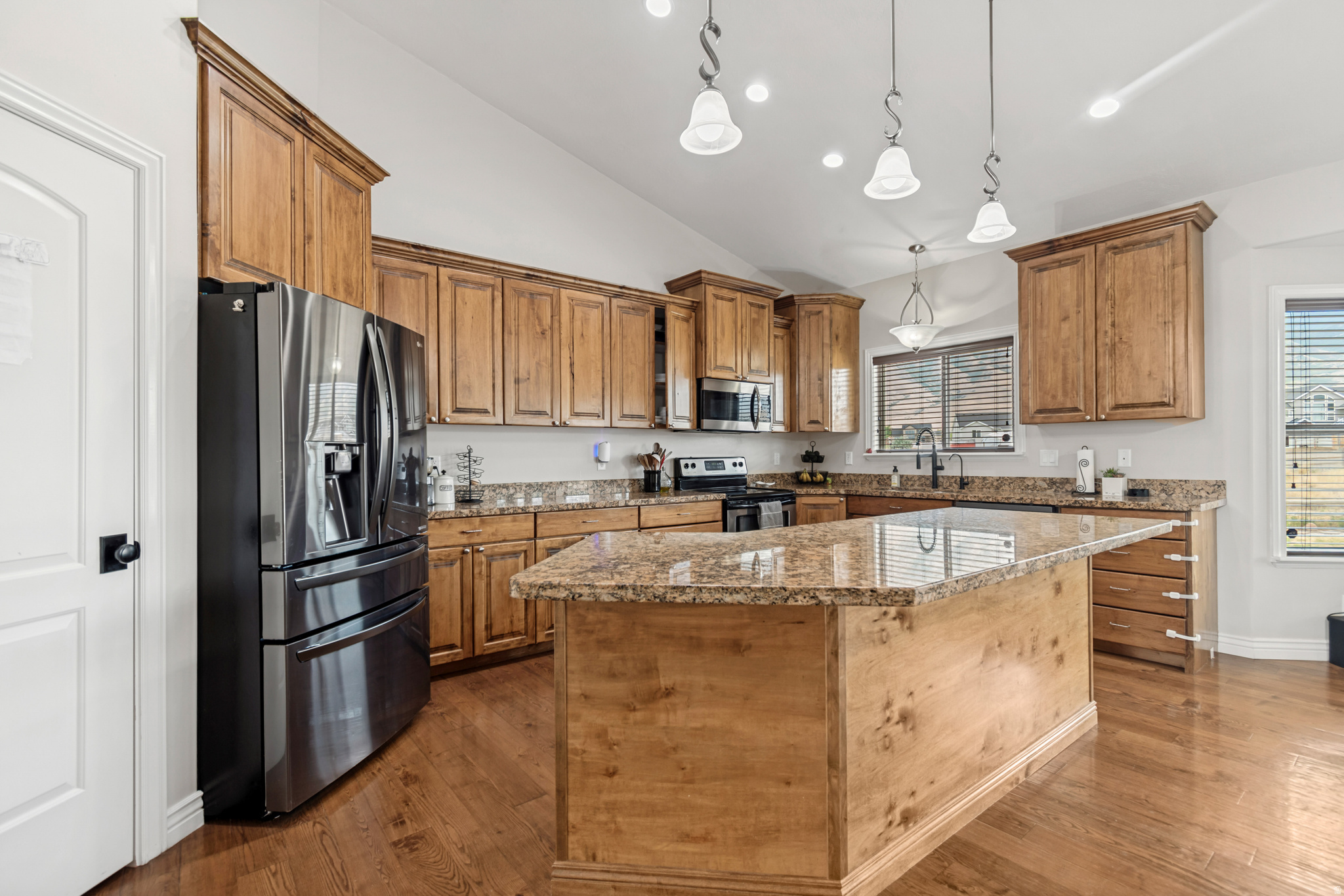 main property photo 9