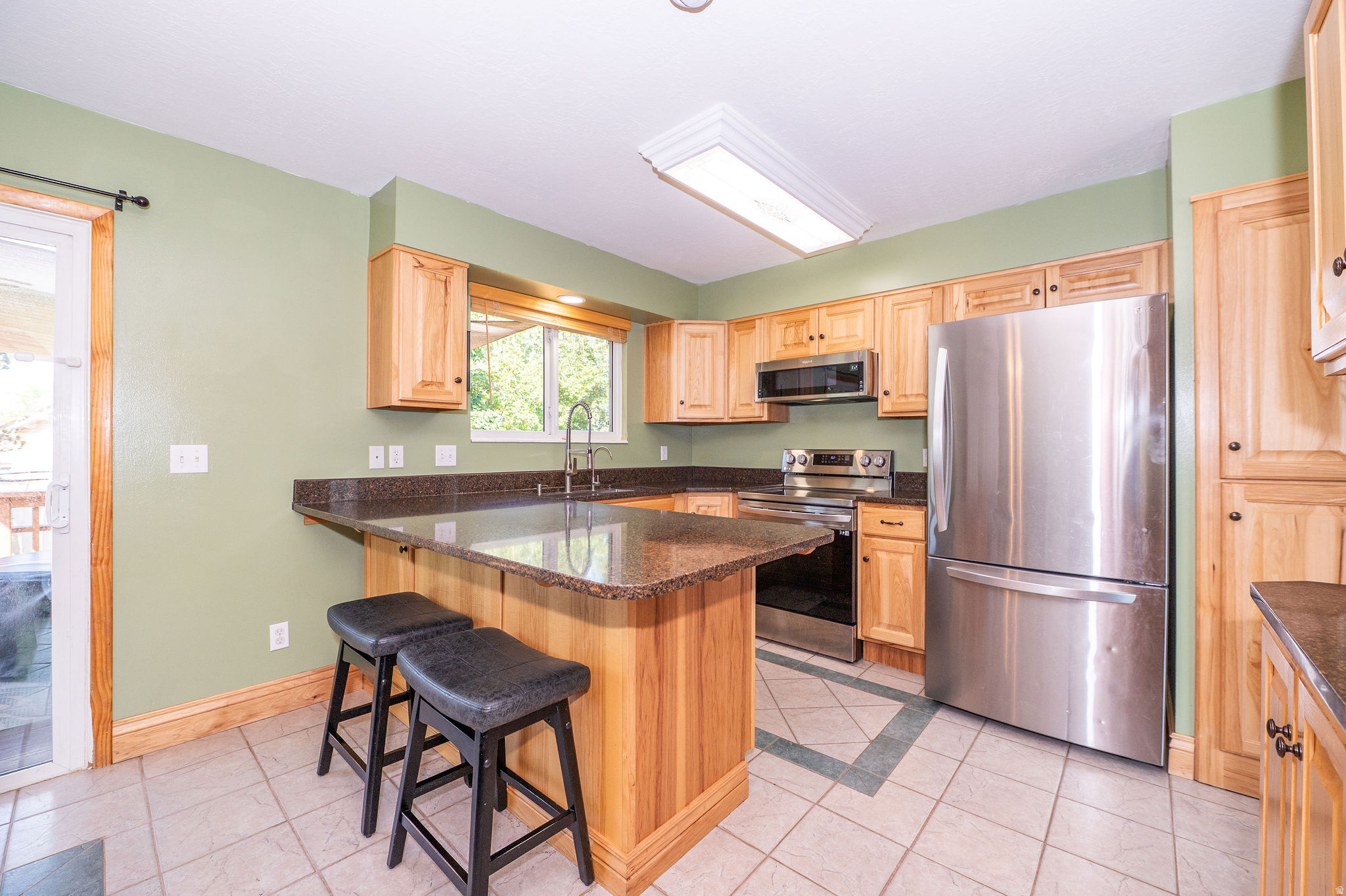 main property photo 10