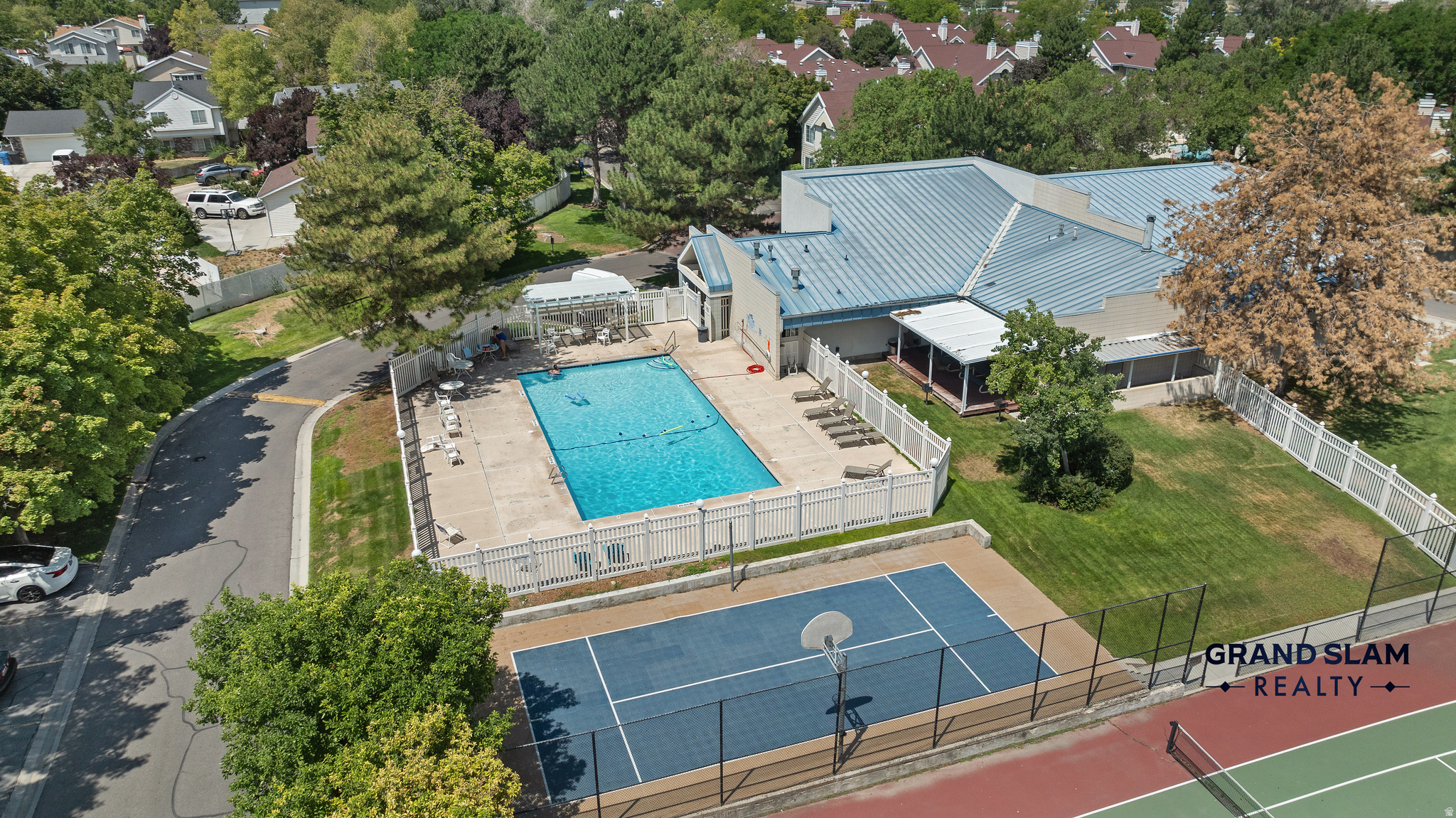 main property photo 25