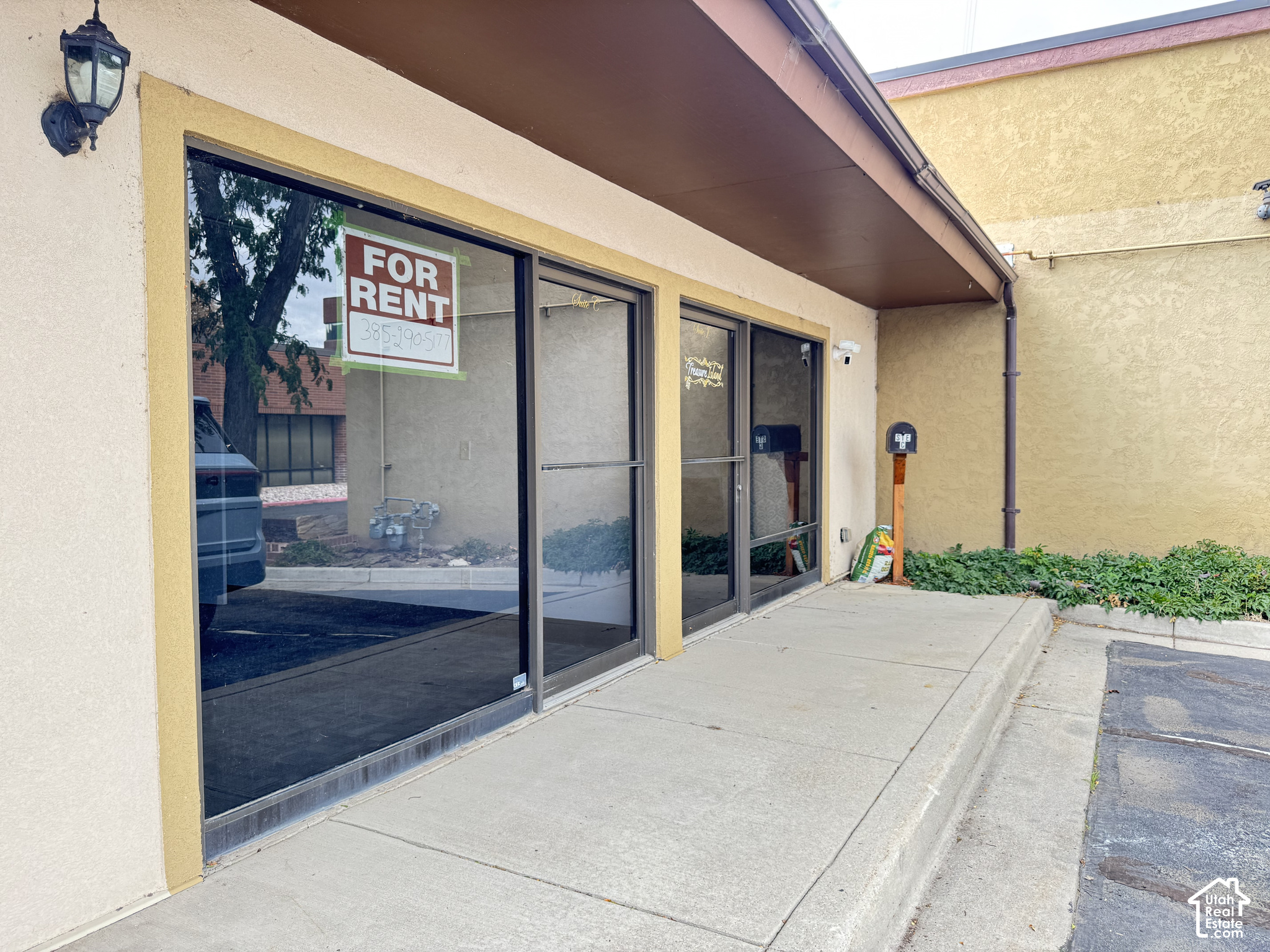 main property photo 40