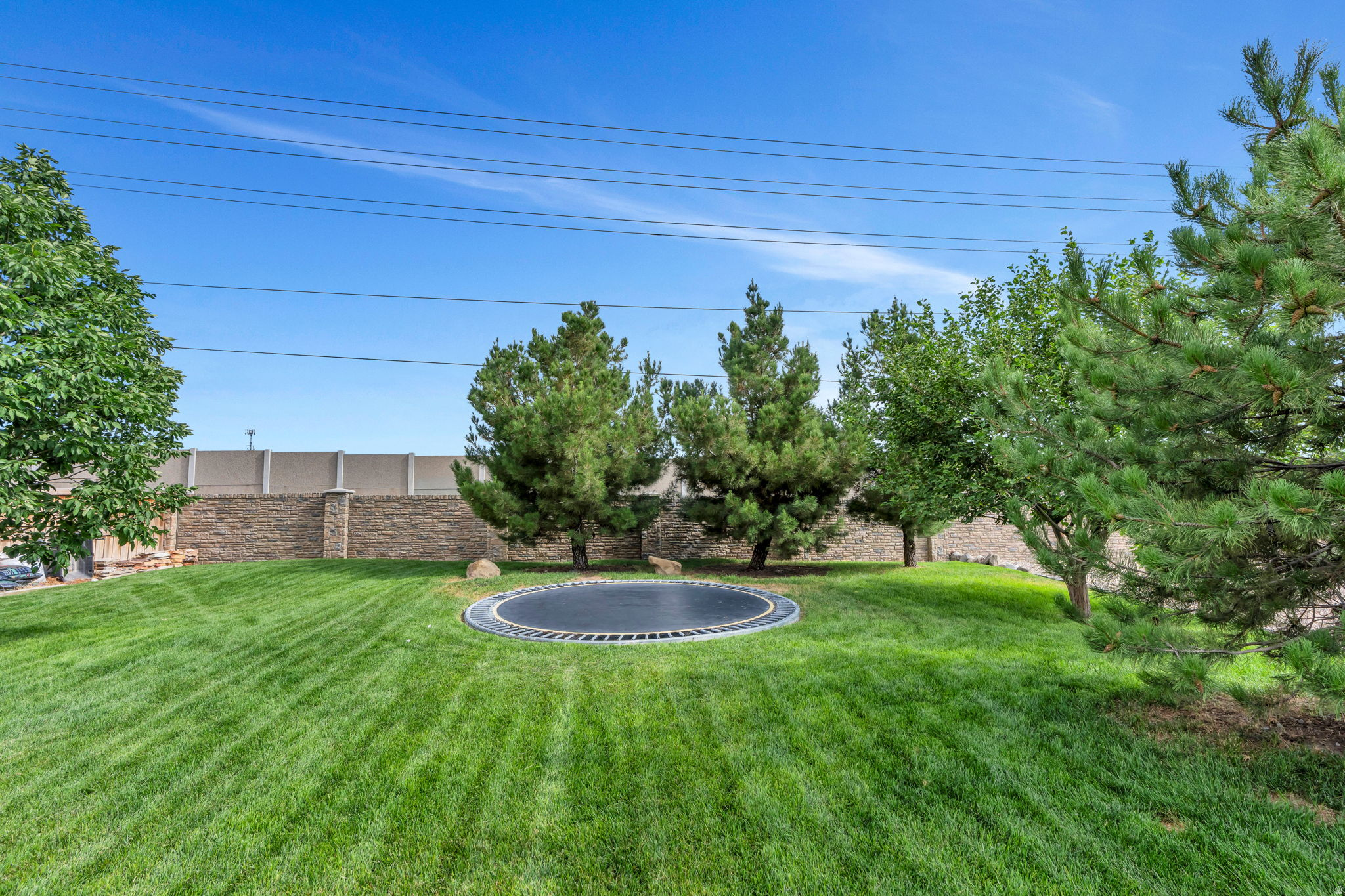 main property photo 40
