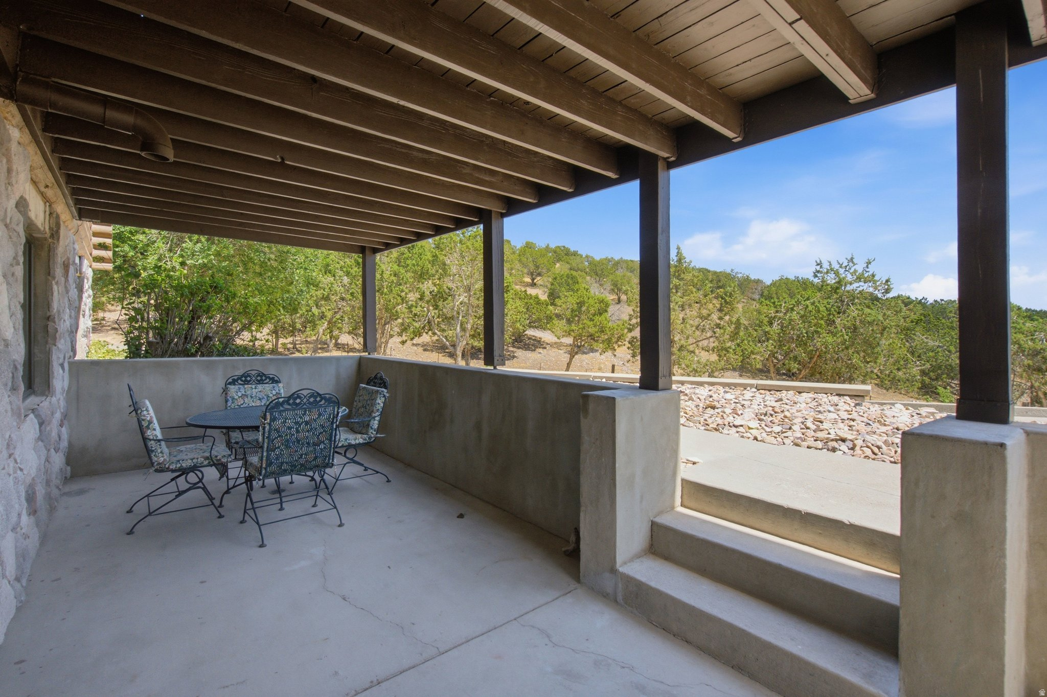 main property photo 40