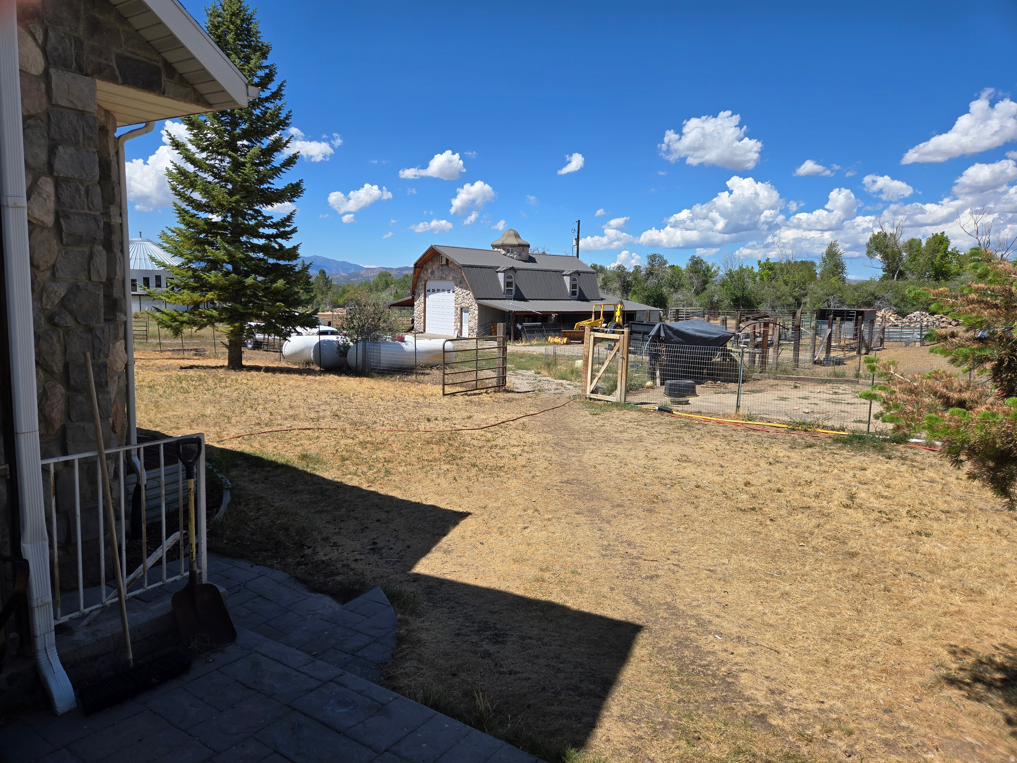 main property photo 20