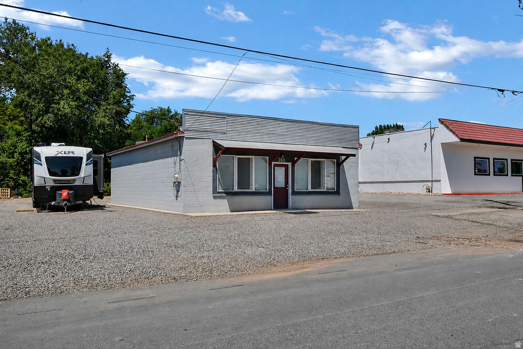 main property photo 8
