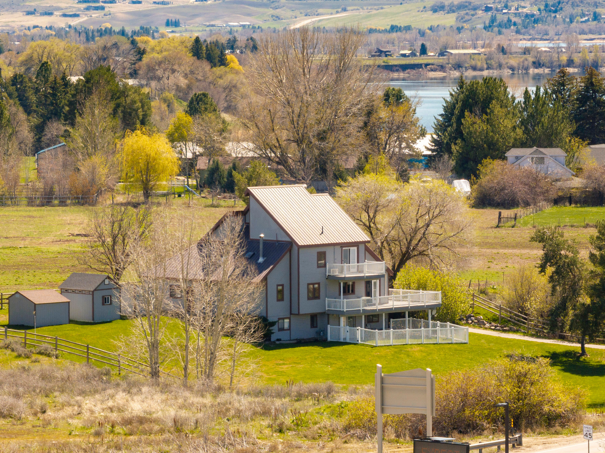 main property photo 28