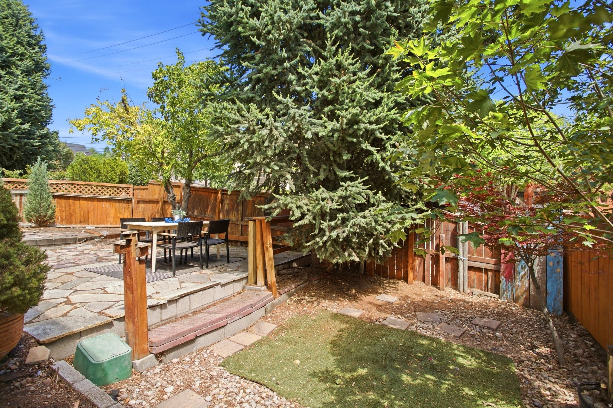 main property photo 28