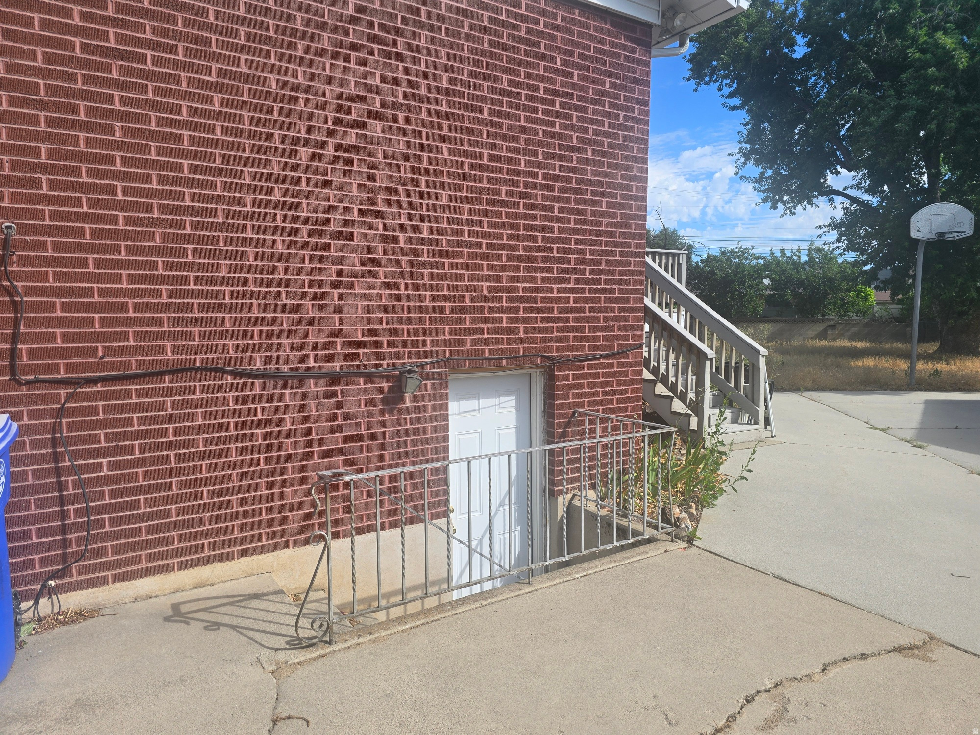 main property photo 23
